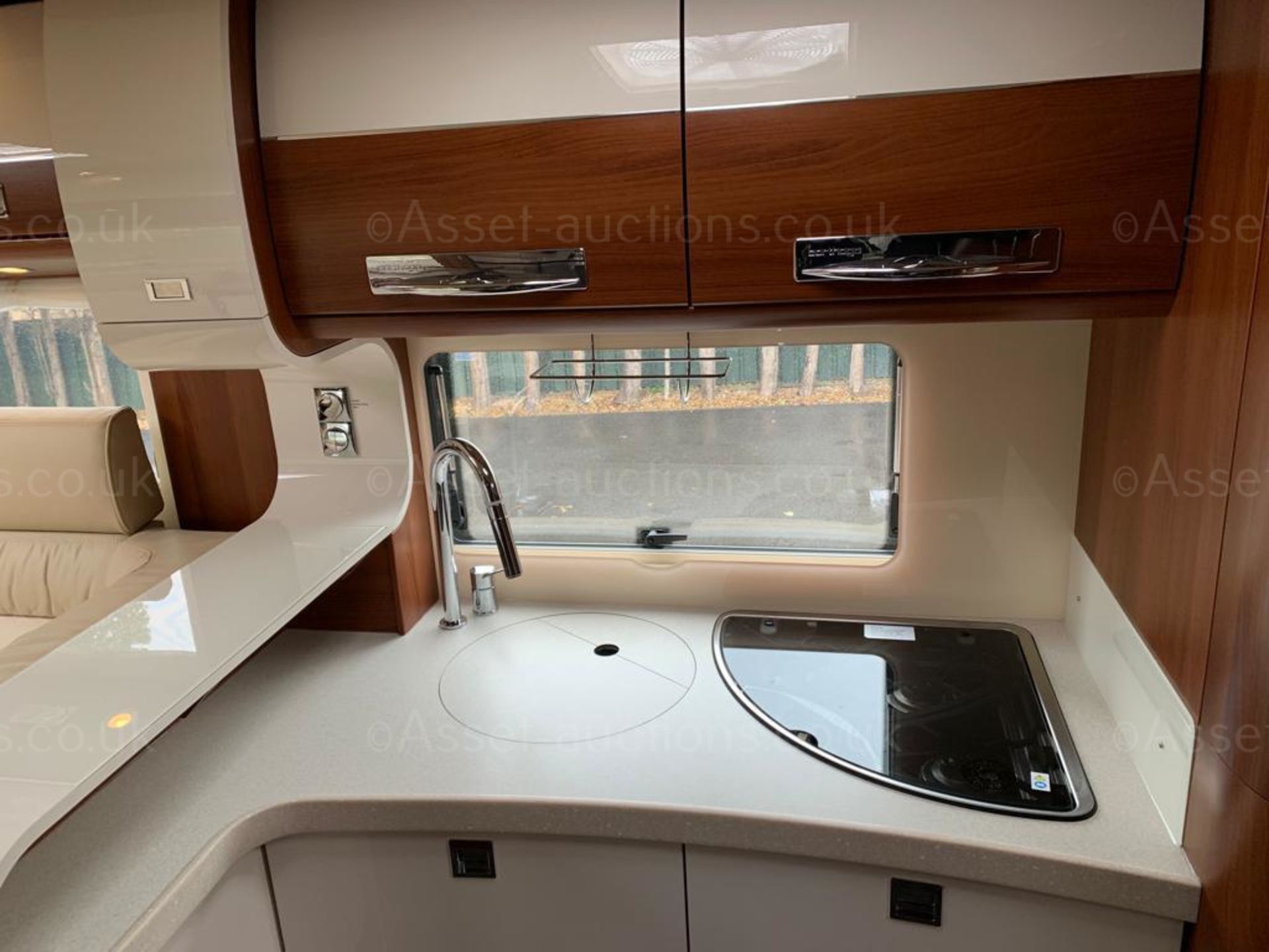 2020 CARTHAGO LINER-FOR-TWO 53L MOTORHOME, SHOWING 4529 MILES, MINT CONDITION *NO VAT* - Image 17 of 33