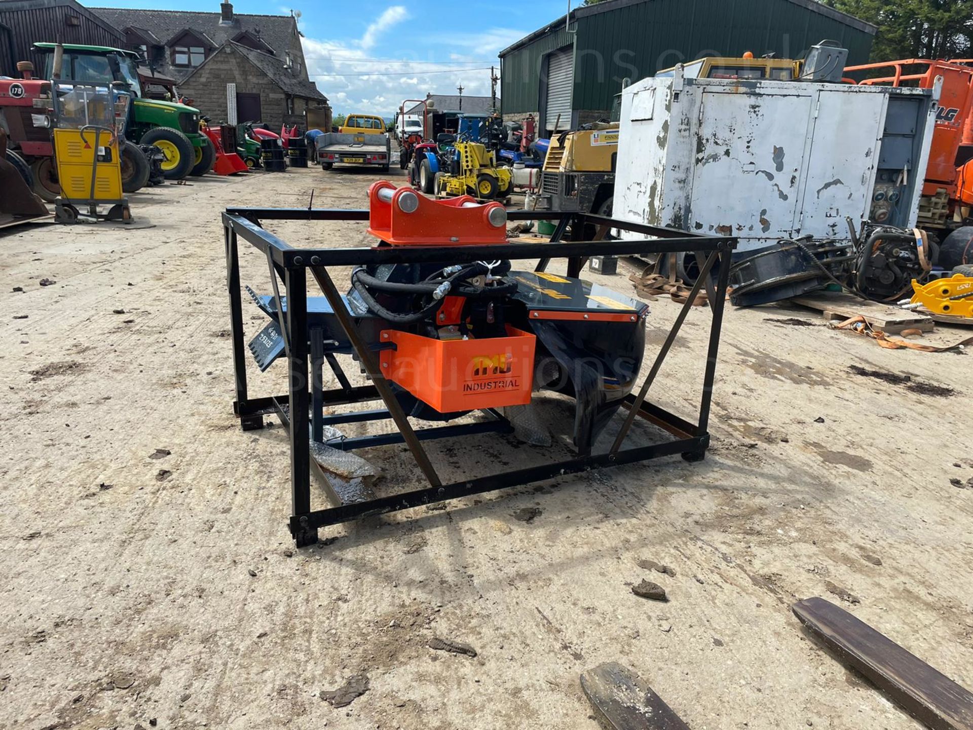 NEW AND UNUSED HEAVY DUTY 18" STUMP GRINDER, HYDRAULIC DRIVEN, 50mm PINS *PLUS VAT* - Image 6 of 16