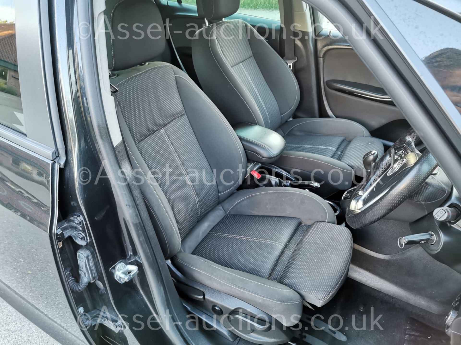 2014 VAUXHALL ZAFIRA TOURER SRI CDTI BLACK 7 SEATS MPV, 2.0 DIESEL ENGINE, MANUAL *NO VAT* - Image 35 of 44