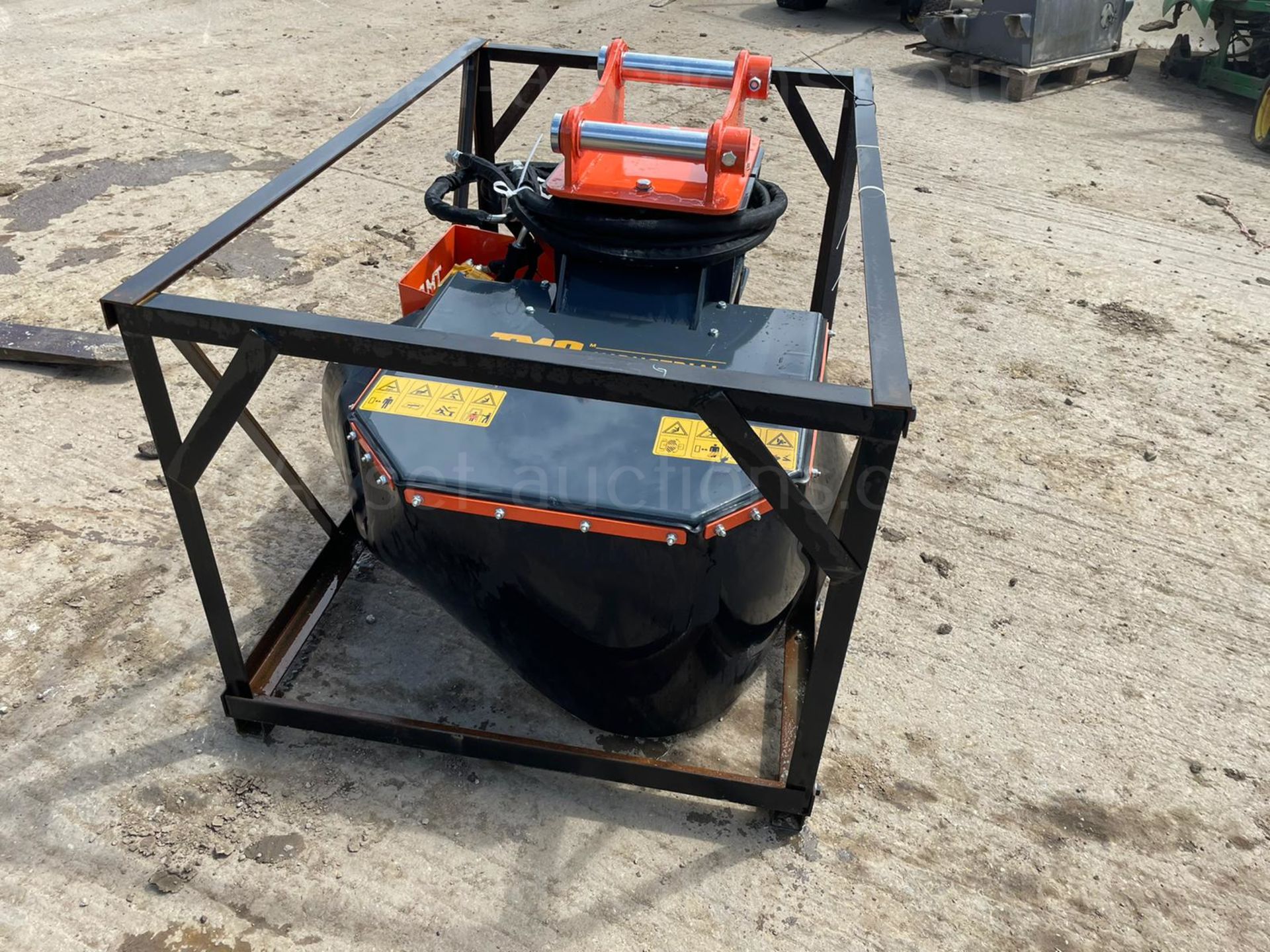 NEW AND UNUSED HEAVY DUTY 18" STUMP GRINDER, HYDRAULIC DRIVEN, 50mm PINS *PLUS VAT* - Image 8 of 16