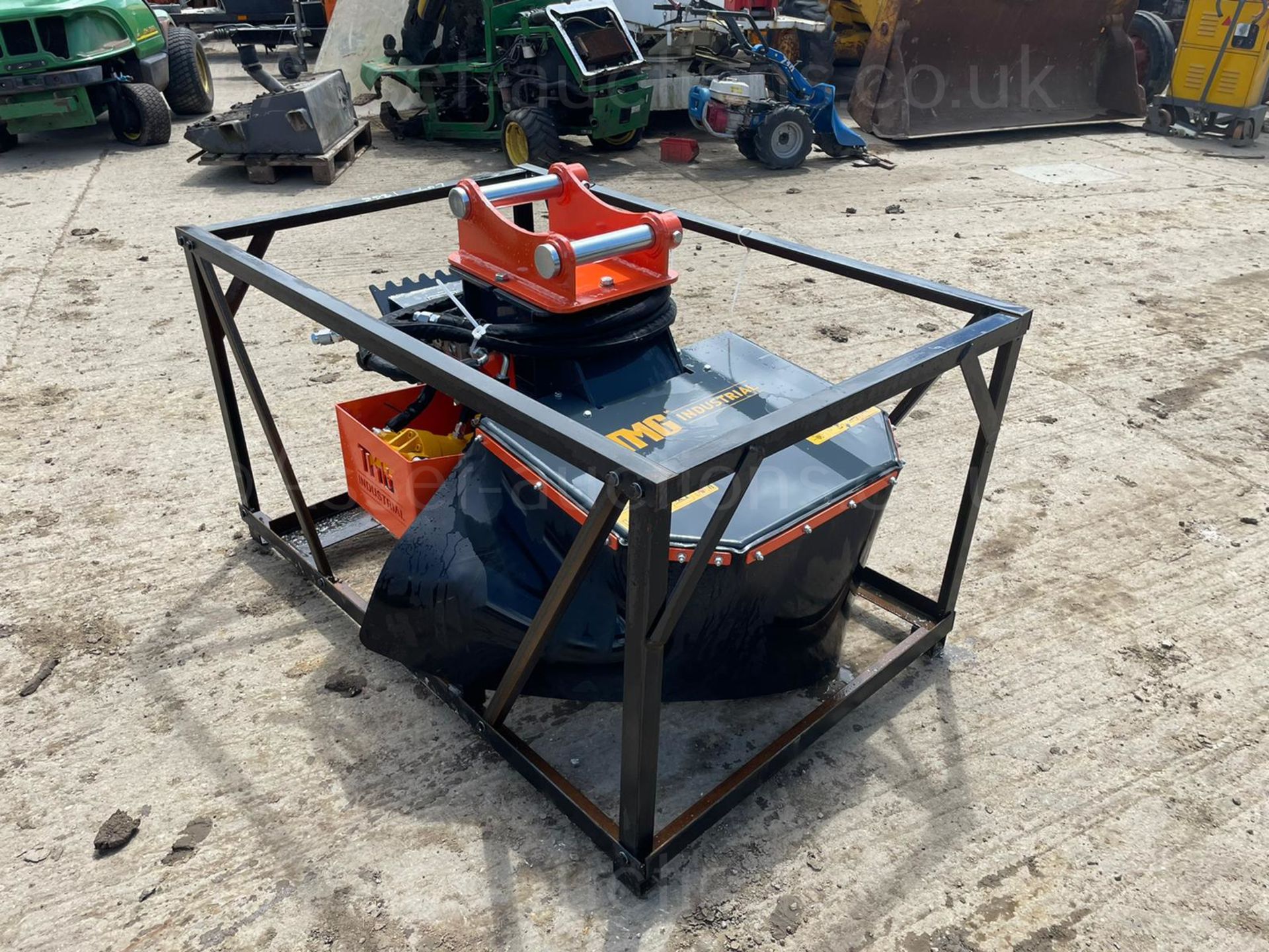 NEW AND UNUSED HEAVY DUTY 18" STUMP GRINDER, HYDRAULIC DRIVEN, 50mm PINS *PLUS VAT* - Image 4 of 16