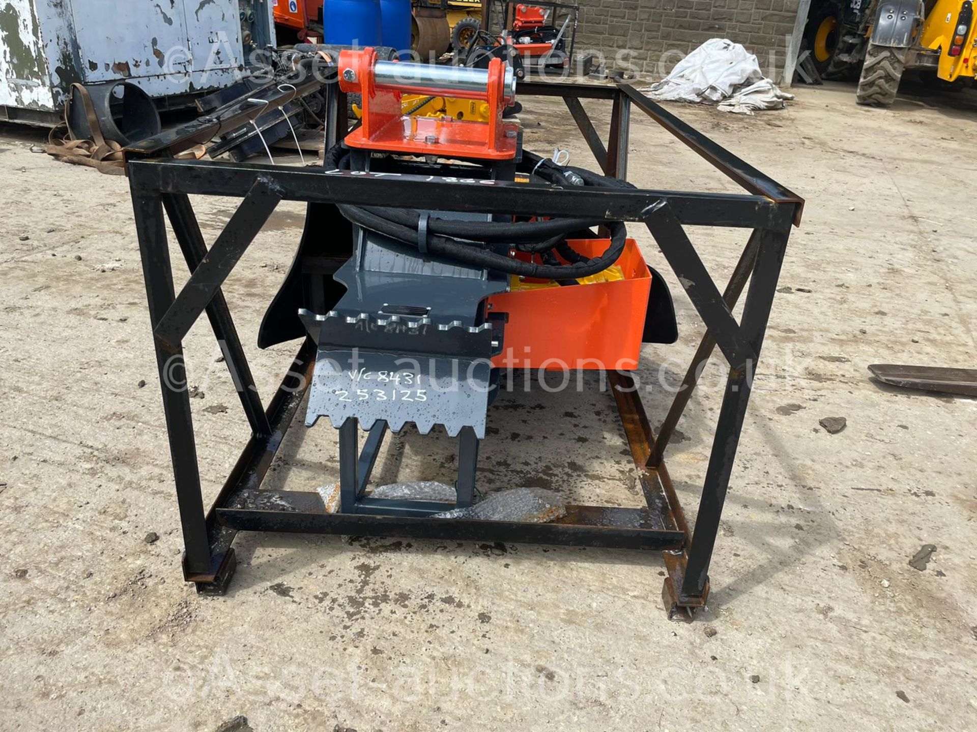 NEW AND UNUSED HEAVY DUTY 18" STUMP GRINDER, HYDRAULIC DRIVEN, 50mm PINS *PLUS VAT* - Image 9 of 16