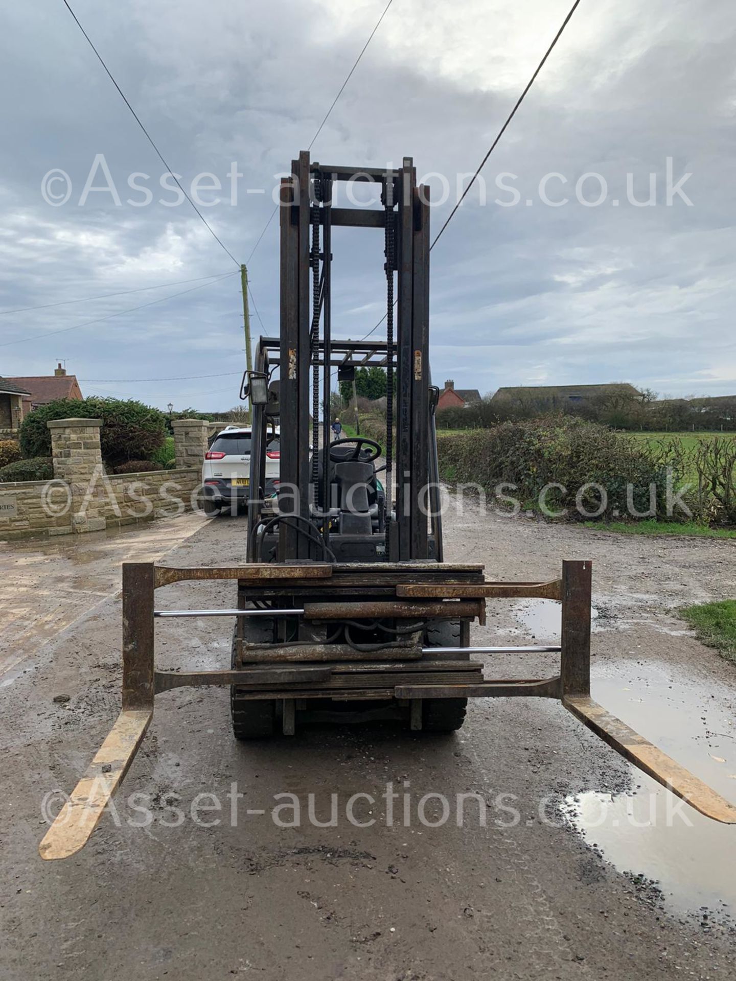 DOOSAN D30S-5 FORKLIFT, RUNS, DRIVES AND LIFTS, HYDRAULIC FORK POSITIONING, TRAILER NOT INCLUDED - Image 3 of 12