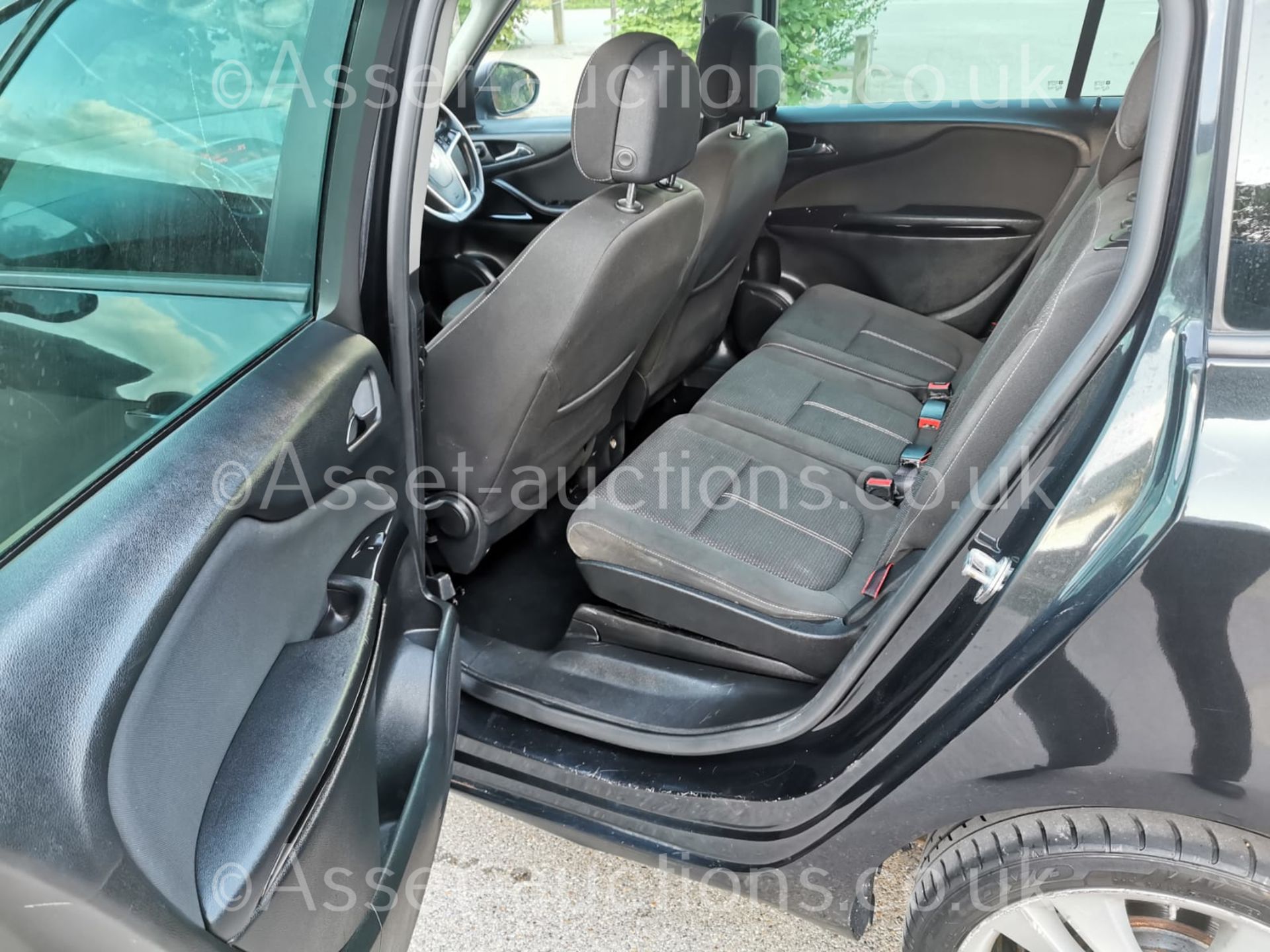 2014 VAUXHALL ZAFIRA TOURER SRI CDTI BLACK 7 SEATS MPV, 2.0 DIESEL ENGINE, MANUAL *NO VAT* - Image 31 of 44