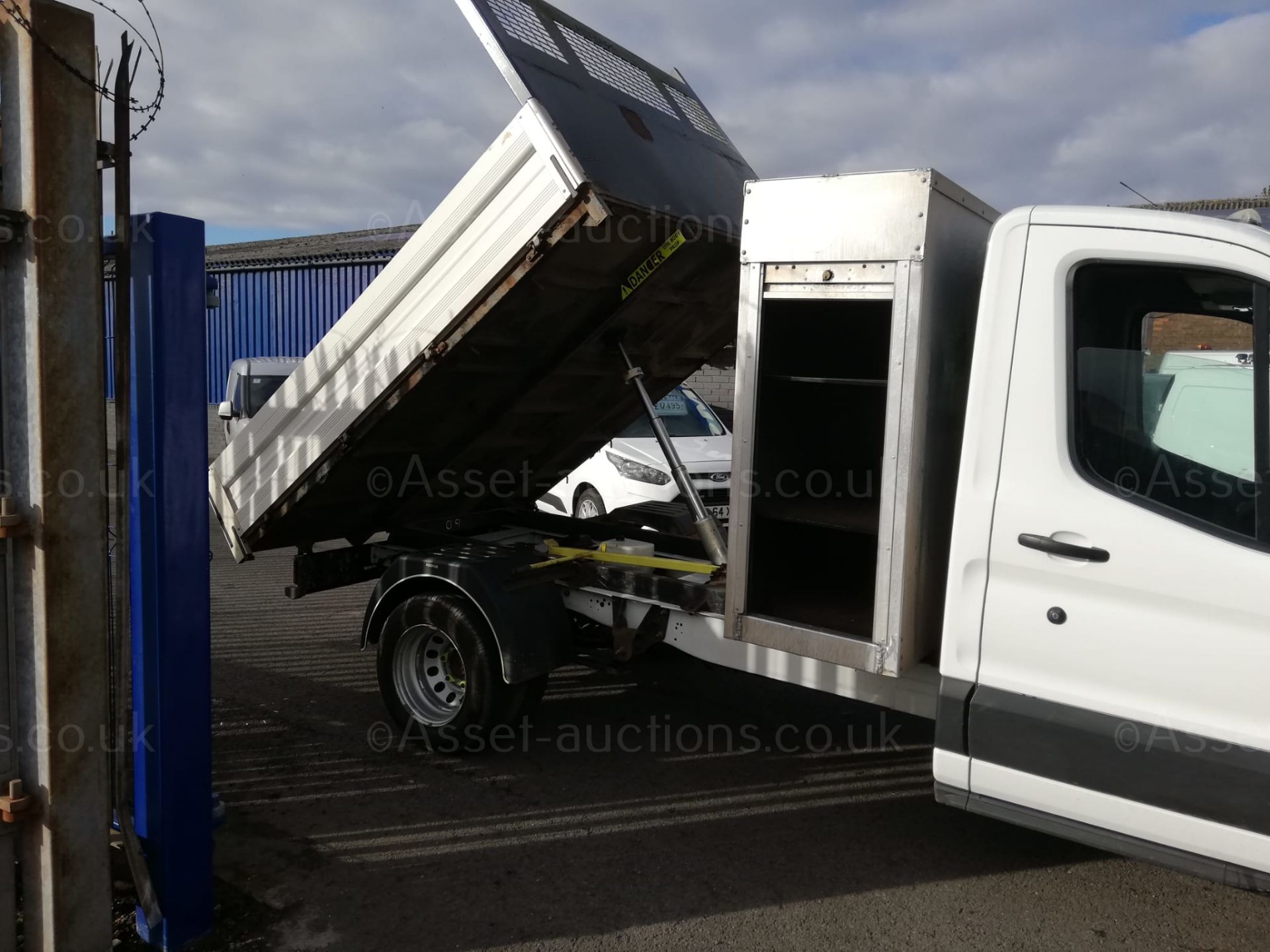 2017 FORD TRANSIT 350 TIPPER, 42K MILES, 2.0 DIESEL, TWIN REAR WHEEL *PLUS VAT* - Image 8 of 9