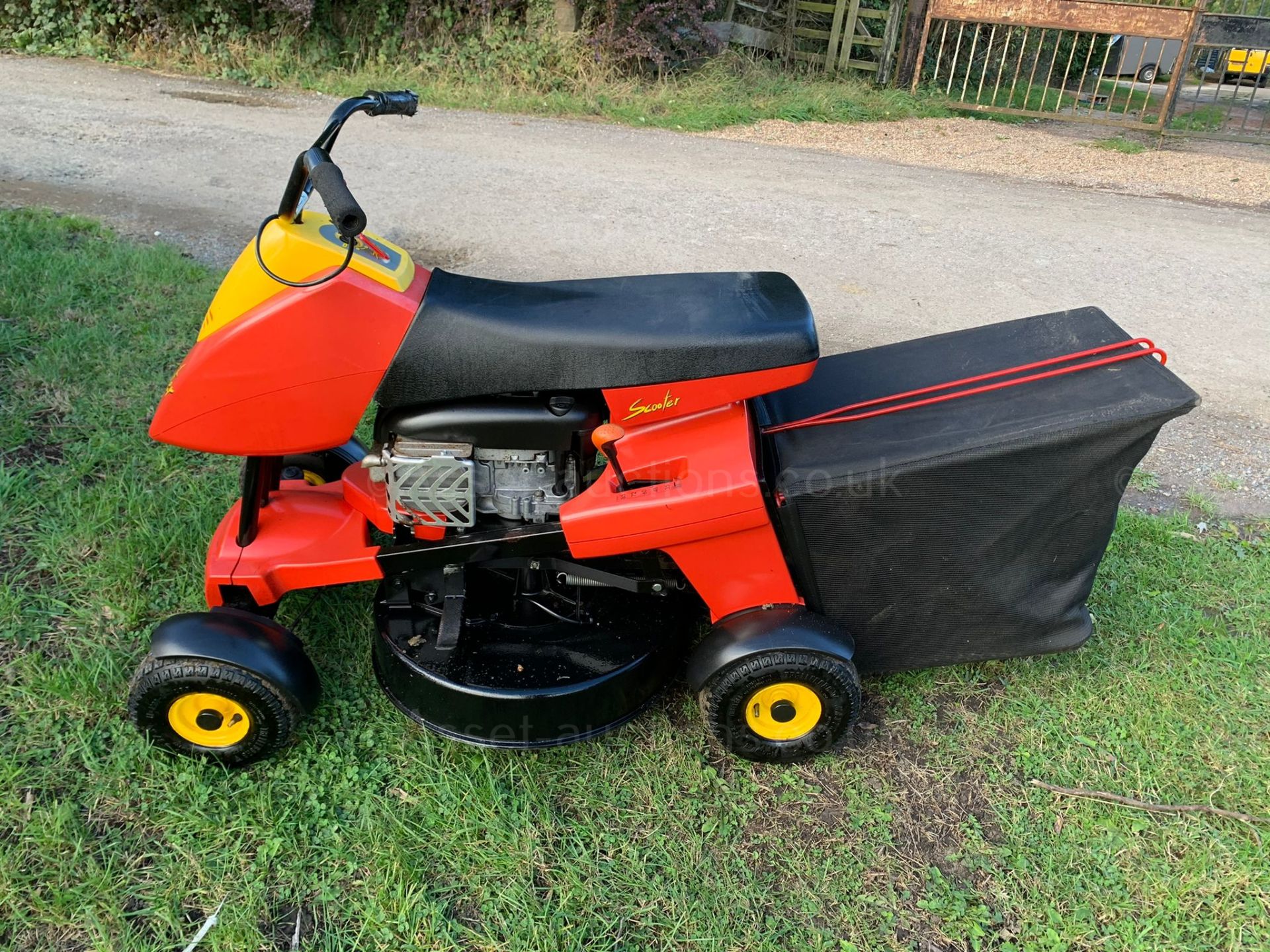 WOLF GARTEN SCOOTER RIDE ON MOWER, RUNS DRIVES AND CUTS, GOOD SOLID DECK, QUITE FAST *PLUS VAT*