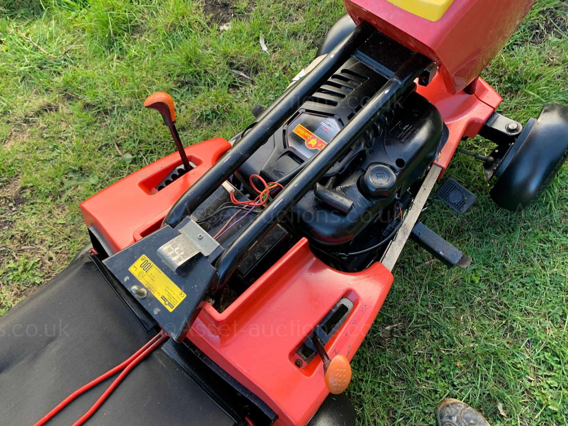 WOLF GARTEN SCOOTER RIDE ON MOWER, RUNS DRIVES AND CUTS, GOOD SOLID DECK, QUITE FAST *PLUS VAT* - Image 8 of 11