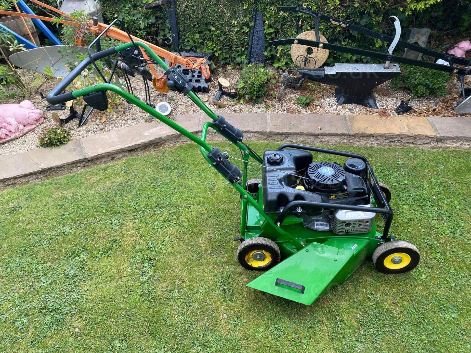 JOHN DEERE C52KS SELF PROPELLED LAWN MOWER, RUNS DRIVES AND CUTS, KAWASAKI PETROL ENGINE *NO VAT* - Image 2 of 8