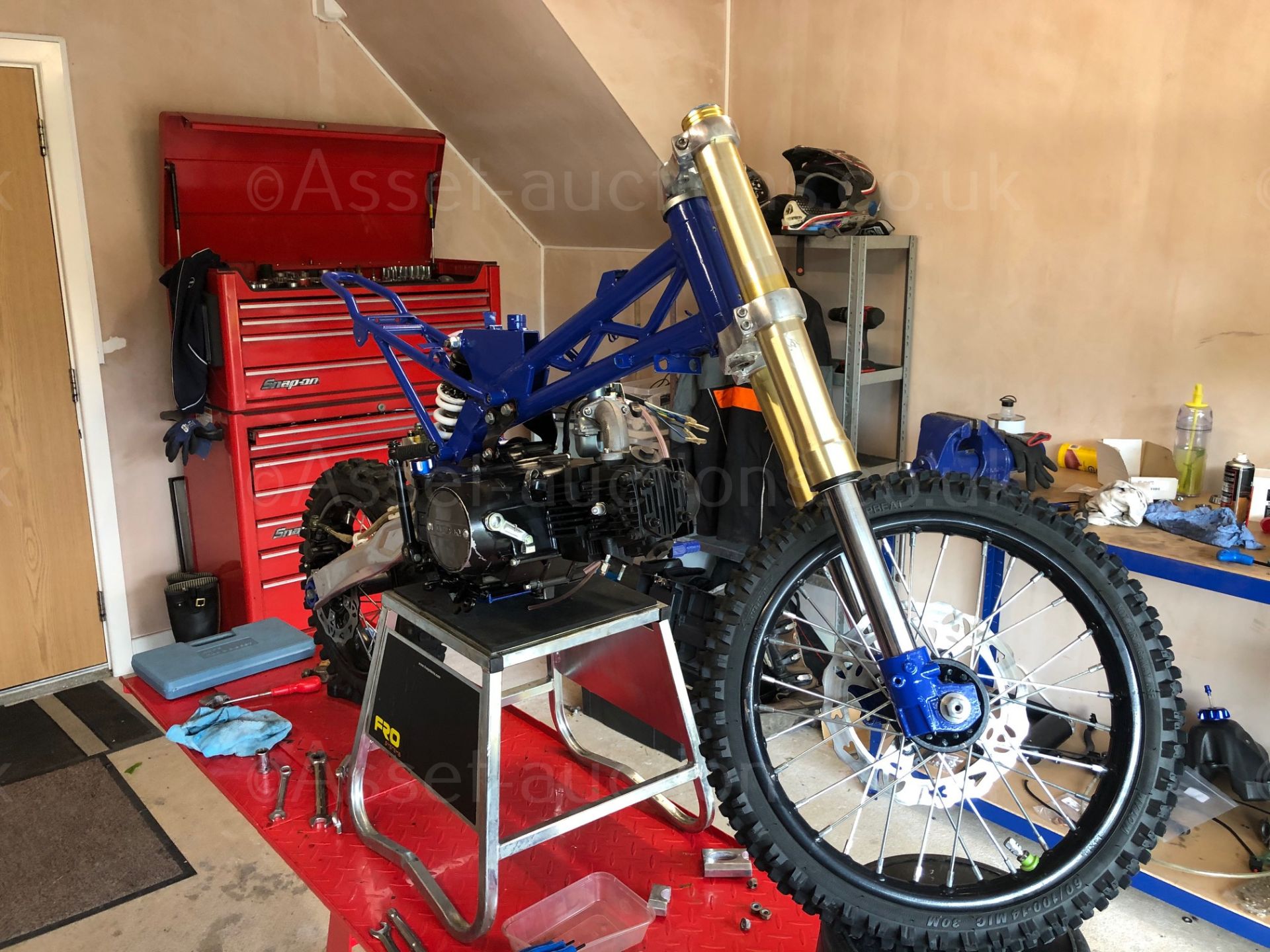 MOTO MADNESS DIRT BIKE 125 PIT BIKE, HAS RECENTLY BEEN REBUILT, ENGINE SERVICED *NO VAT* - Image 7 of 11