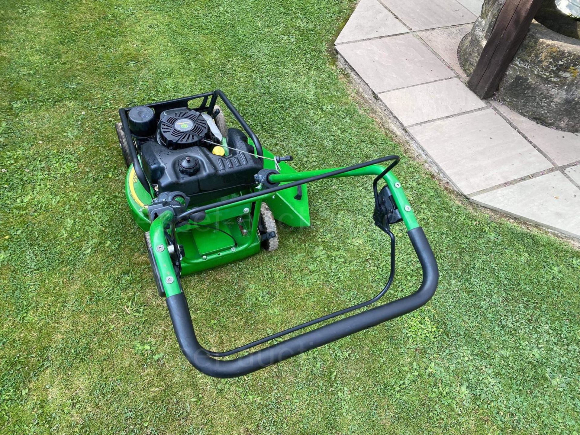 JOHN DEERE C52KS SELF PROPELLED LAWN MOWER, RUNS DRIVES AND CUTS, KAWASAKI PETROL ENGINE *NO VAT* - Image 6 of 8