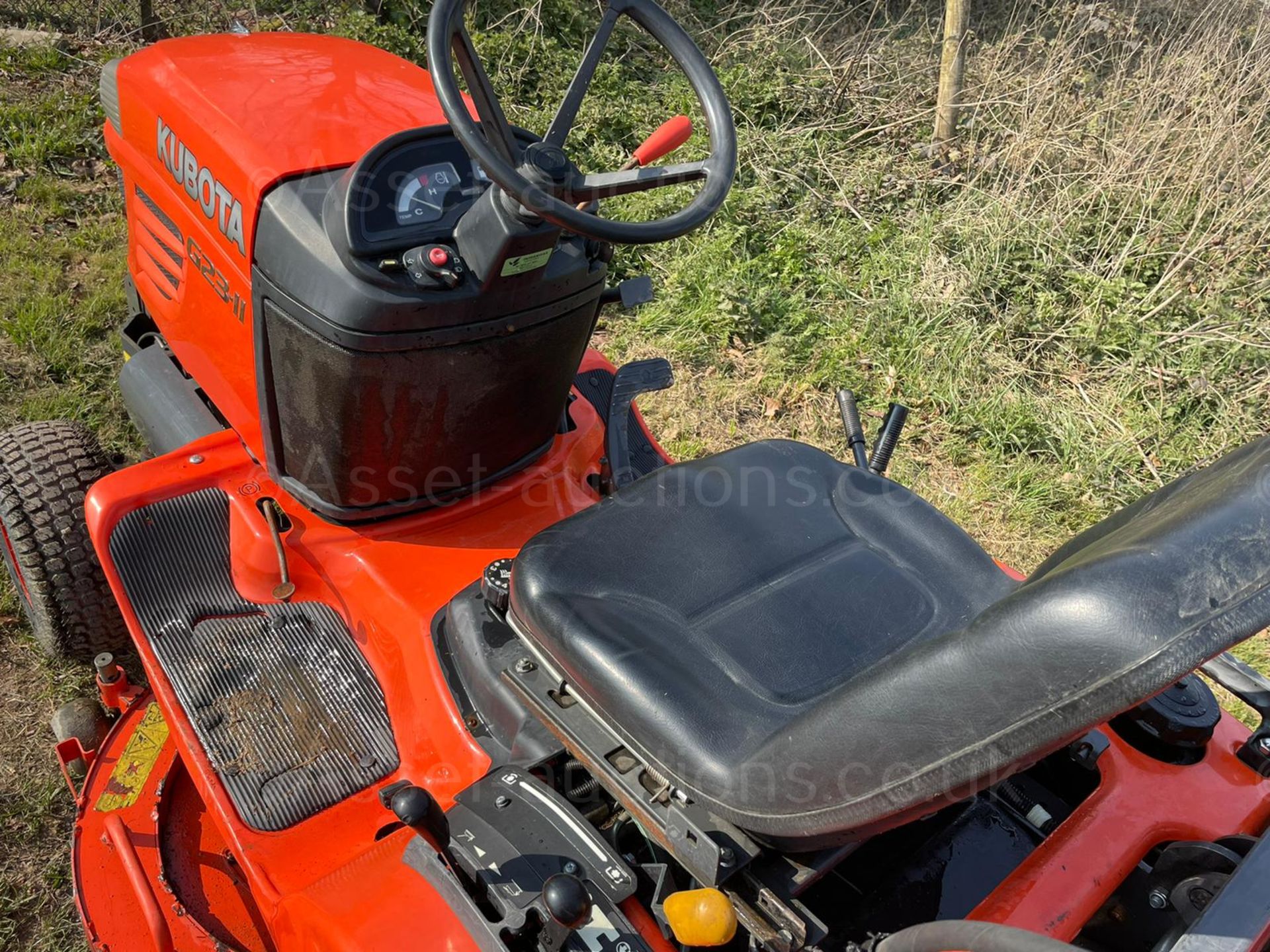 2013 (62) KUBOTA G23-II RIDE ON MOWER, RUNS DRIVES AND CUTS, HIGH TIP COLLECTOR *PLUS VAT* - Image 10 of 10