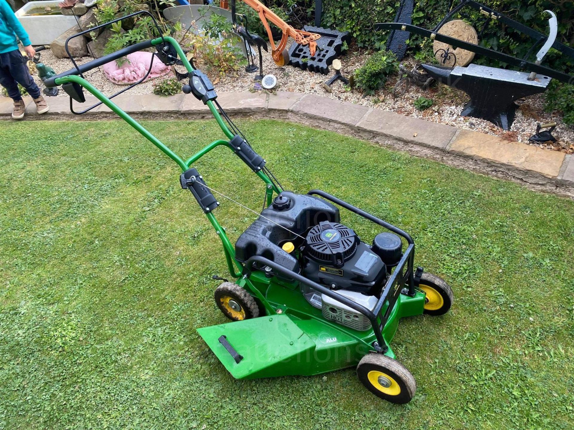 JOHN DEERE C52KS SELF PROPELLED LAWN MOWER, RUNS DRIVES AND CUTS, KAWASAKI PETROL ENGINE *NO VAT*