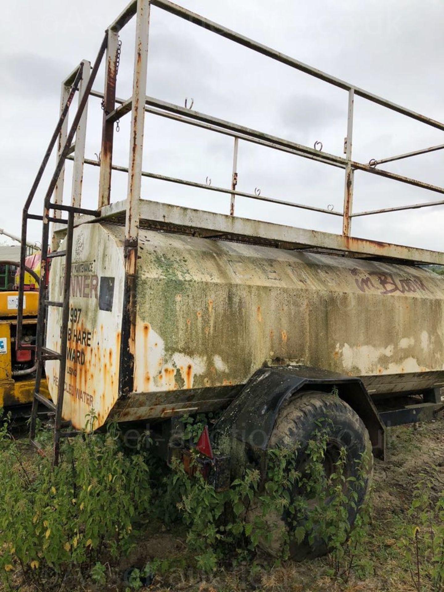 SINGLE AXLE TOW ABLE WATER BOWSER WITH LADDER AND PLATFORM *PLUS VAT* - Image 3 of 5