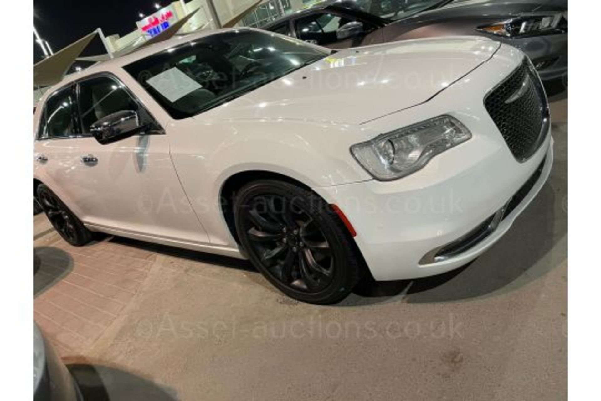 2015 CHRYSLER 300 HEMI 44,000KM - SOLD WITH MOT AND NOVA *PLUS VAT*