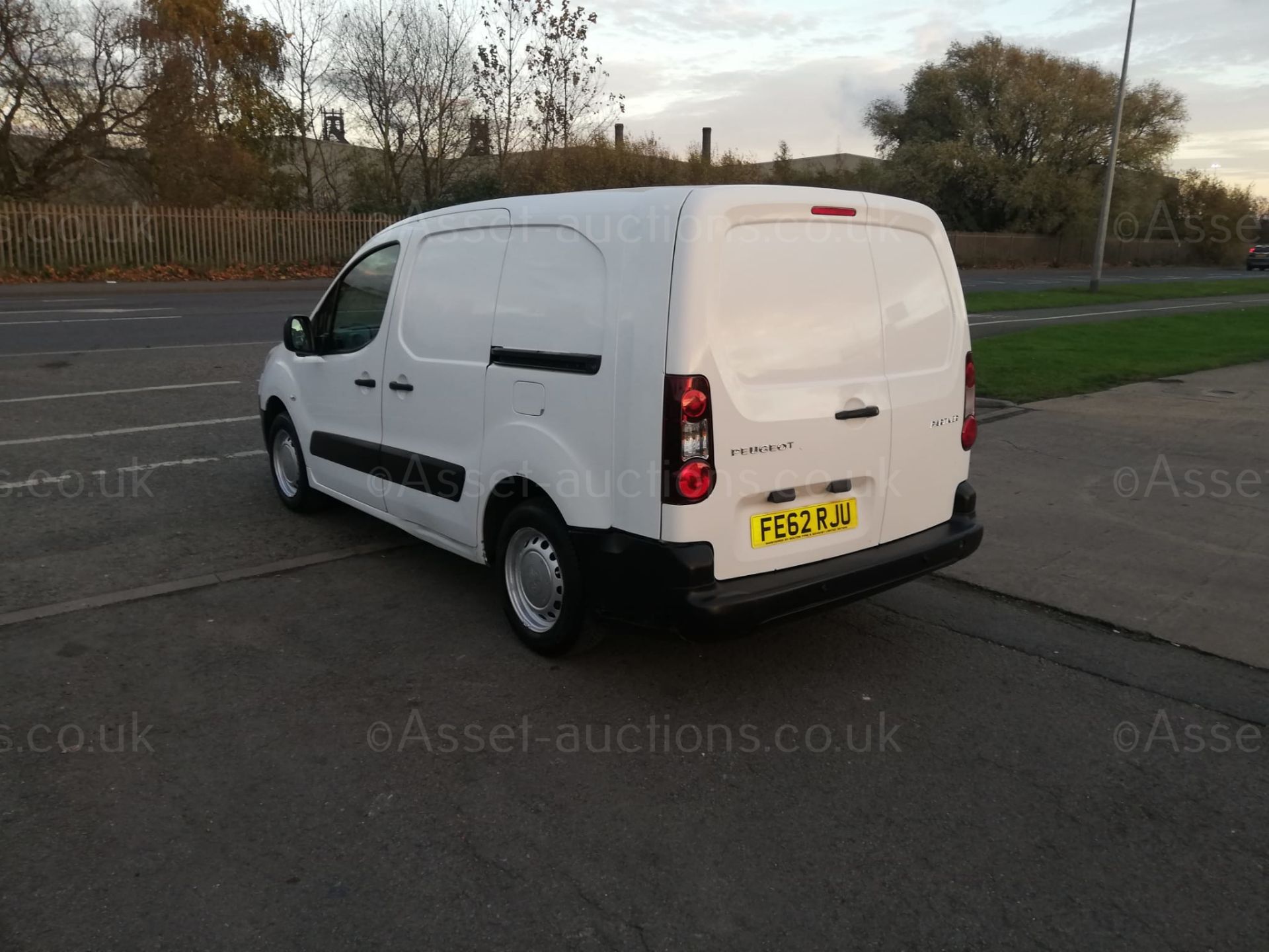 2012/62 PEUGEOT PARTNER CRC HDI 5 SEATS CREW VAN, 102K MILES, 1560cc DIESEL *PLUS VAT* - Image 5 of 11