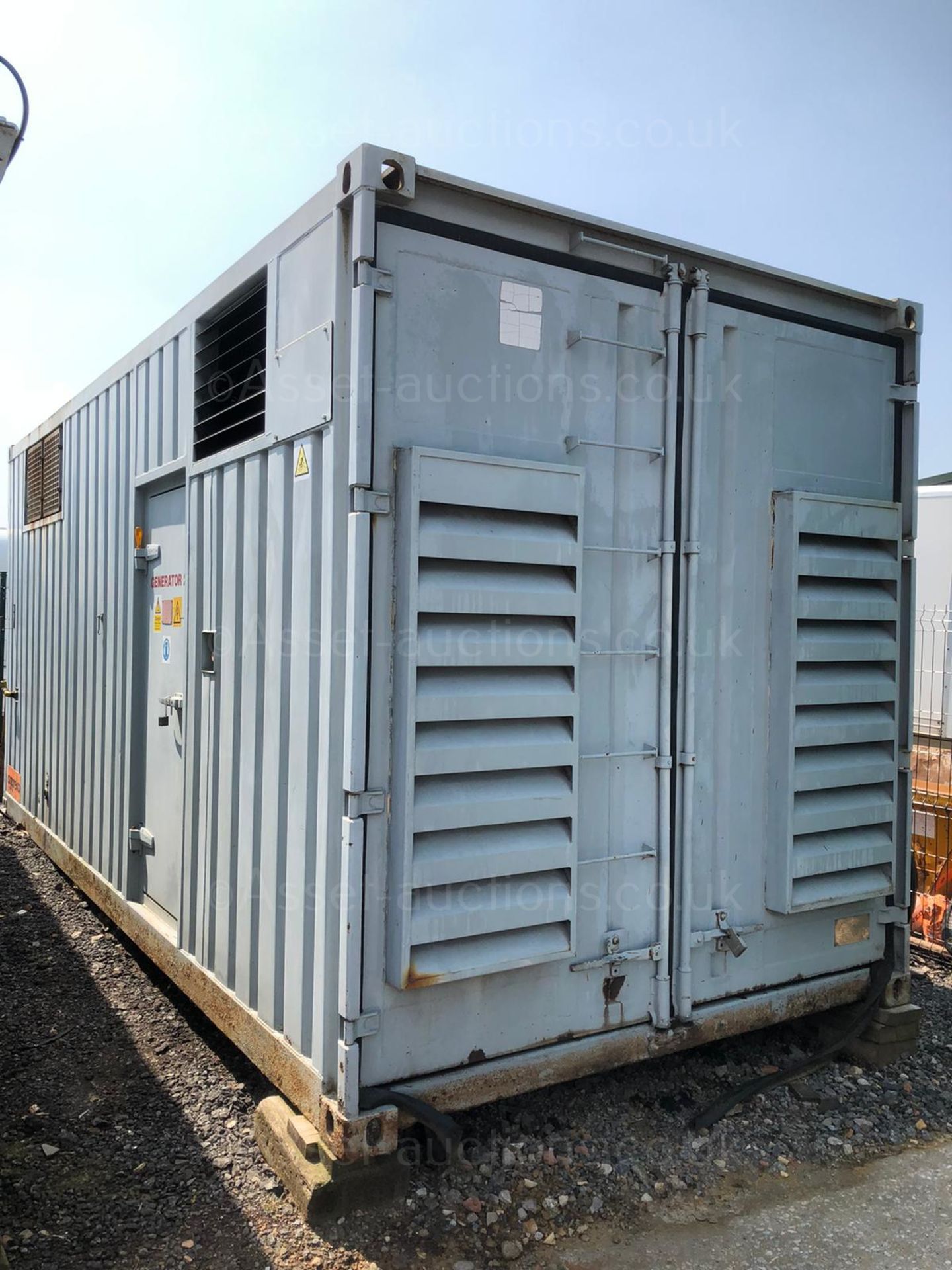 CUMMINS KTA50G3 1250KvA GENERATOR, CONTAINERISED WITH MANUAL CONTROL SYSTEM AND ACB *PLUS VAT* - Image 2 of 5