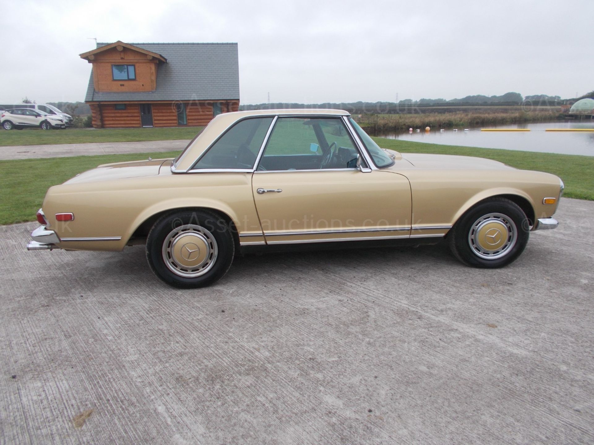 1969 MERCEDES 280SL PAGODA, AUTOMATIC, HARD/SOFT TOPS, LEFT HAND DRIVE, AMERICAN IMPORT *PLUS VAT* - Image 9 of 38