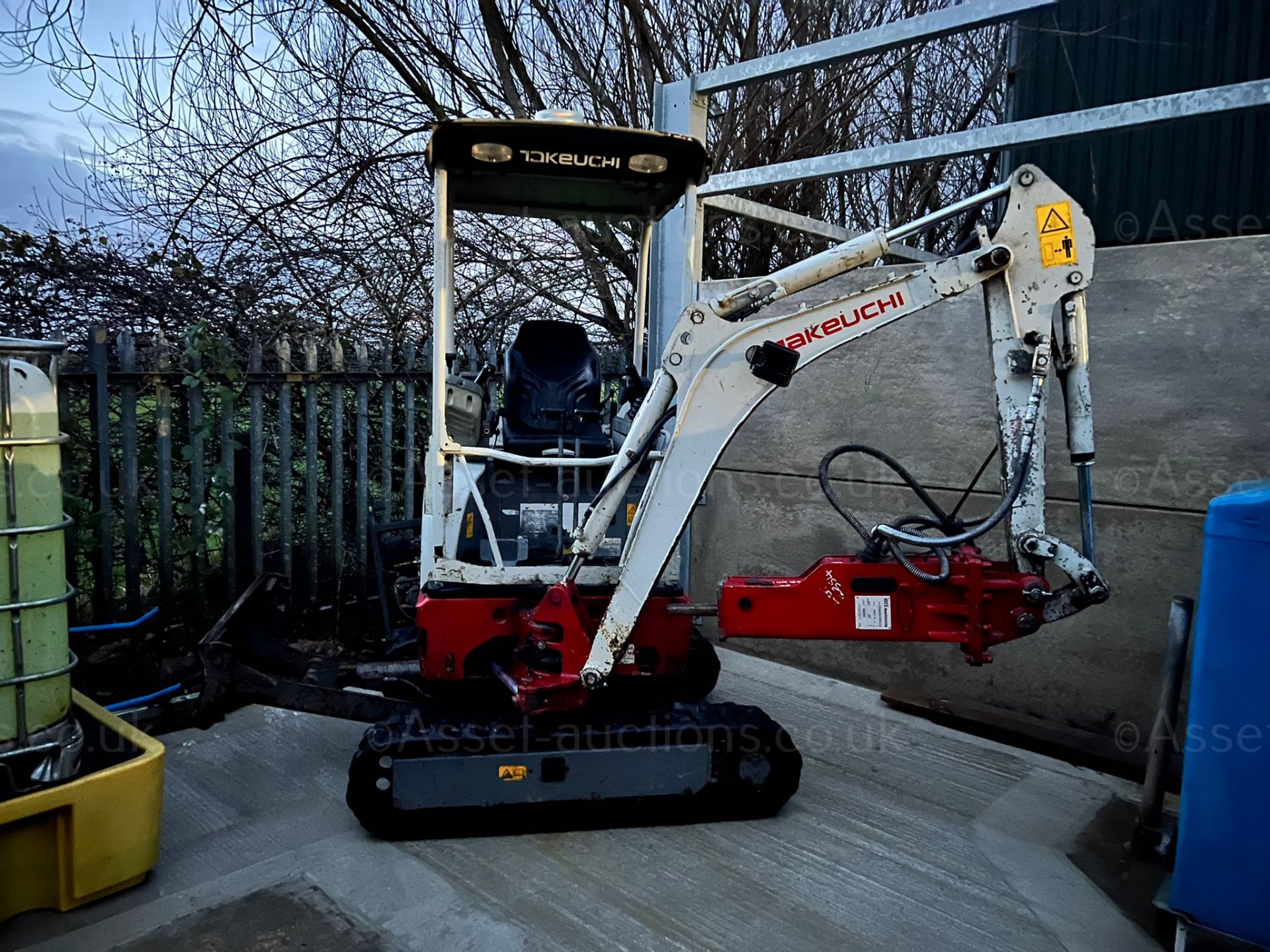 2015 TAKEUCHI TB215R 1.5 TON MINI DIGGER WITH 2020 ES MANUFACTURING ESB00 ROCK BREAKER *PLUS VAT* - Image 5 of 12