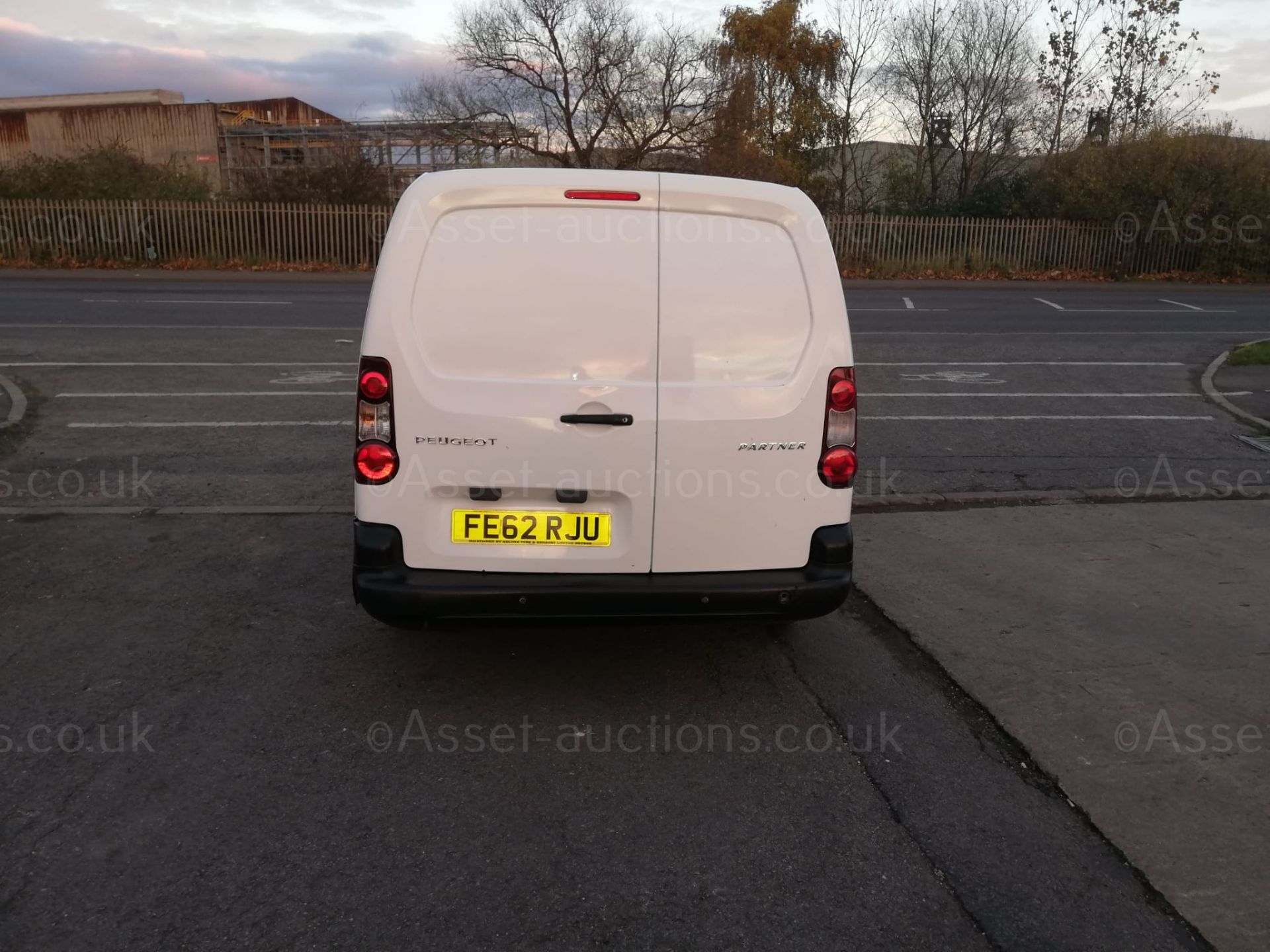 2012/62 PEUGEOT PARTNER CRC HDI 5 SEATS CREW VAN, 102K MILES, 1560cc DIESEL *PLUS VAT* - Image 6 of 11