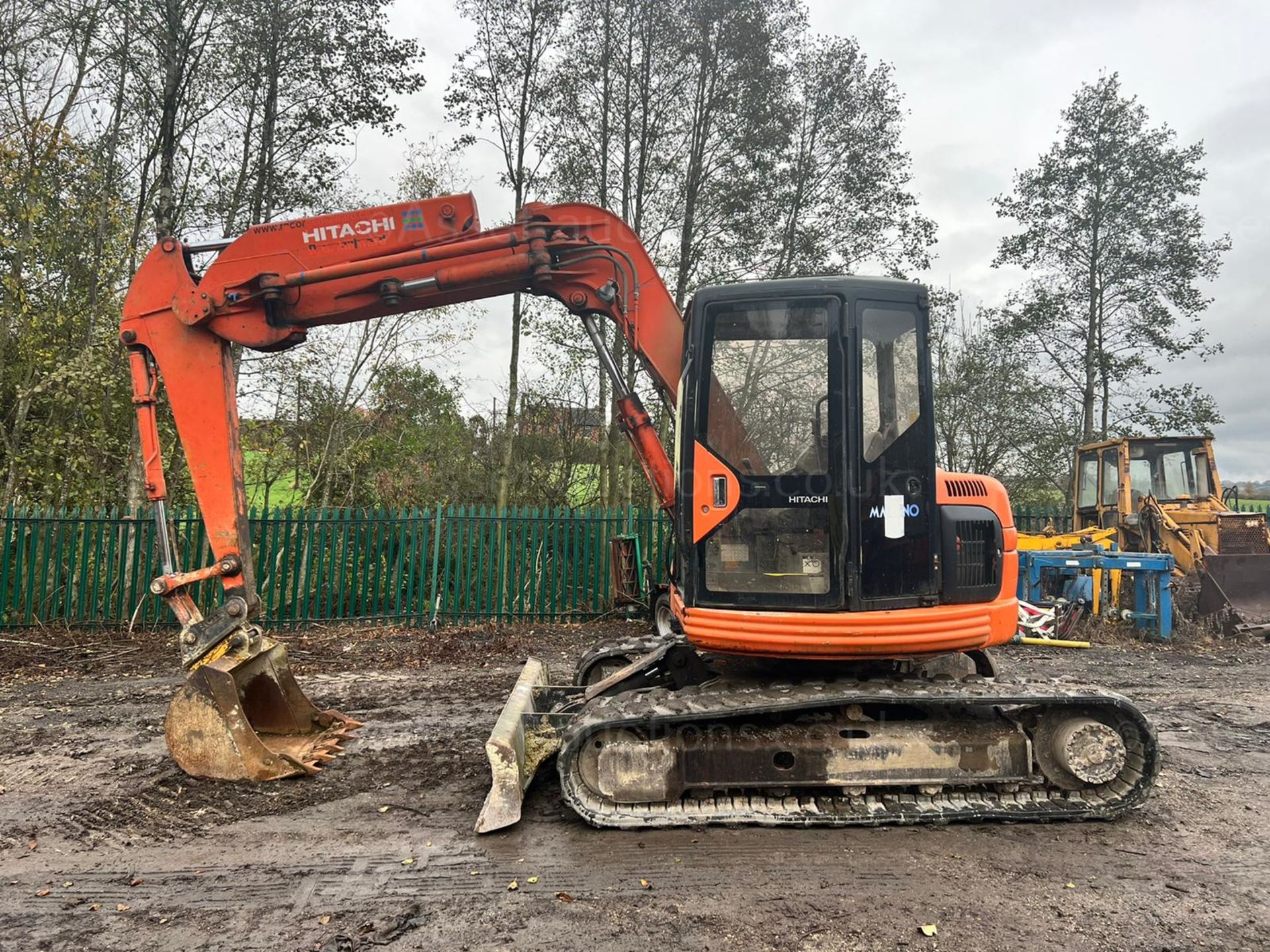 HITACHI EX75UR-3 7.5 TON RUBBER TRACKED EXCAVATOR, RUNS DRIVES AND DIGS, GOOD SET OF TRACKS - Image 2 of 24