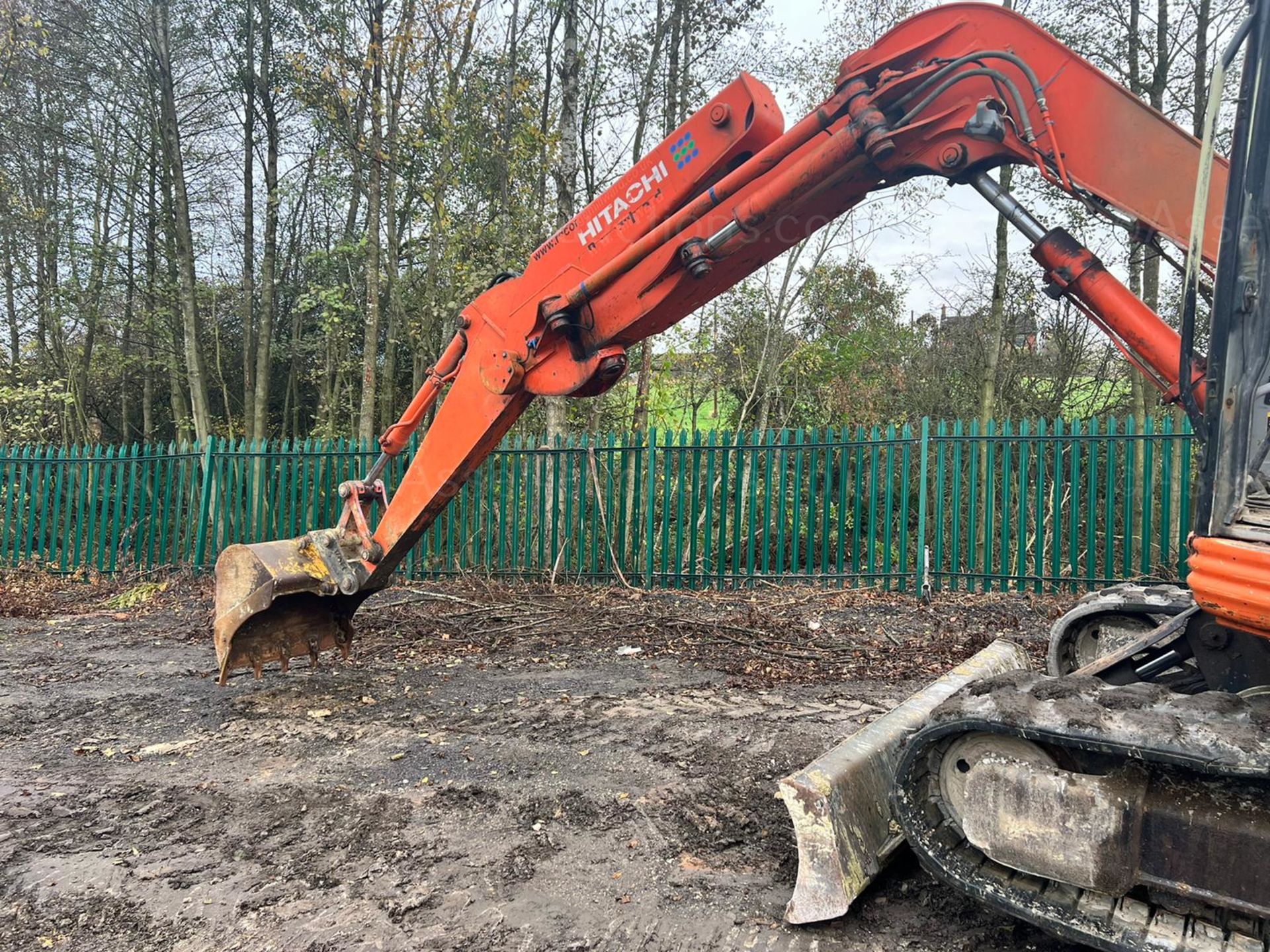 HITACHI EX75UR-3 7.5 TON RUBBER TRACKED EXCAVATOR, RUNS DRIVES AND DIGS, GOOD SET OF TRACKS - Image 11 of 24