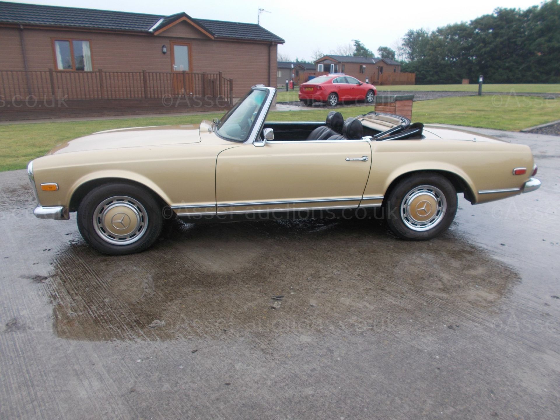 1969 MERCEDES 280SL PAGODA, AUTOMATIC, HARD/SOFT TOPS, LEFT HAND DRIVE, AMERICAN IMPORT *PLUS VAT* - Image 13 of 38