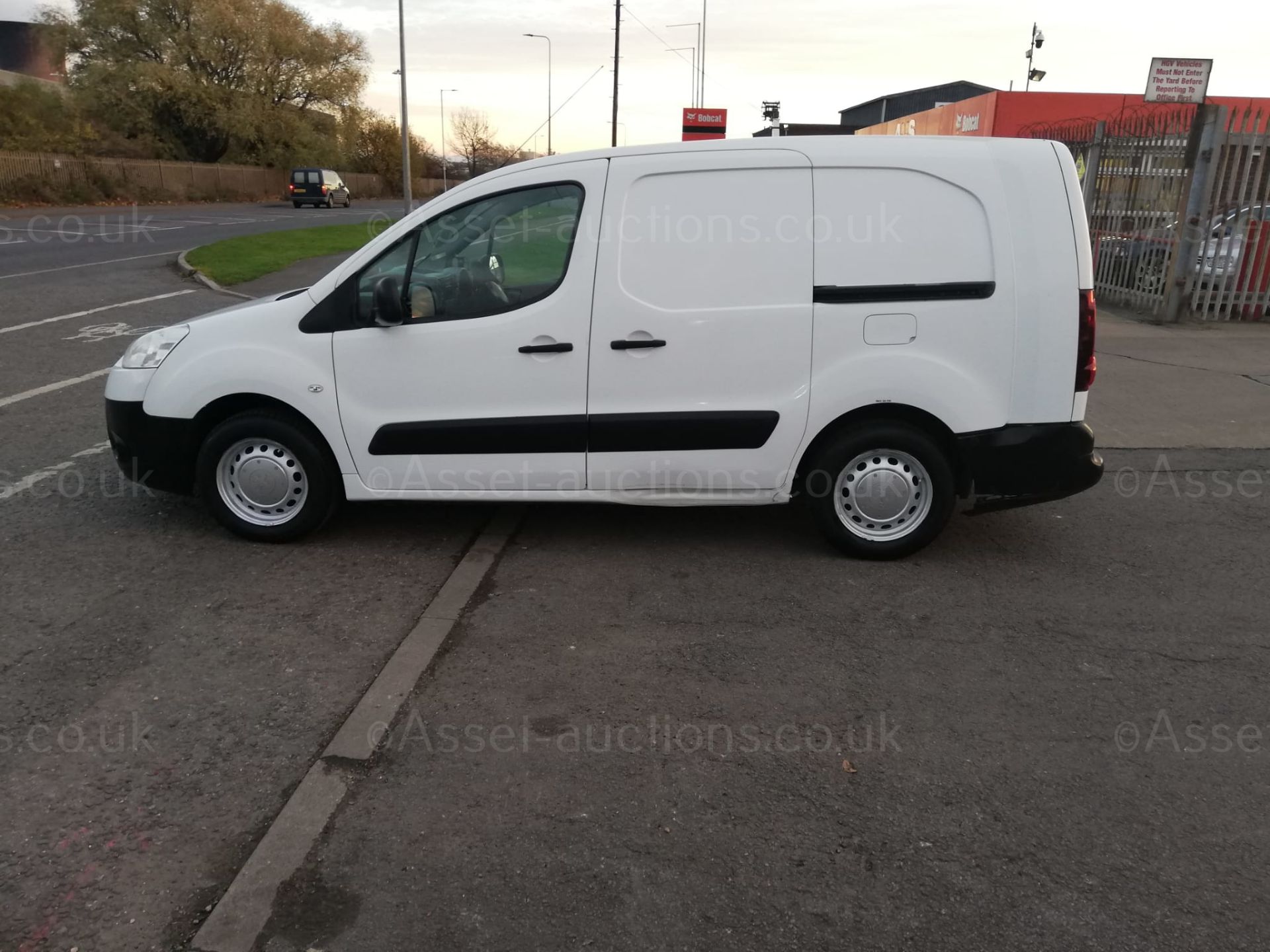 2012/62 PEUGEOT PARTNER CRC HDI 5 SEATS CREW VAN, 102K MILES, 1560cc DIESEL *PLUS VAT* - Image 4 of 11