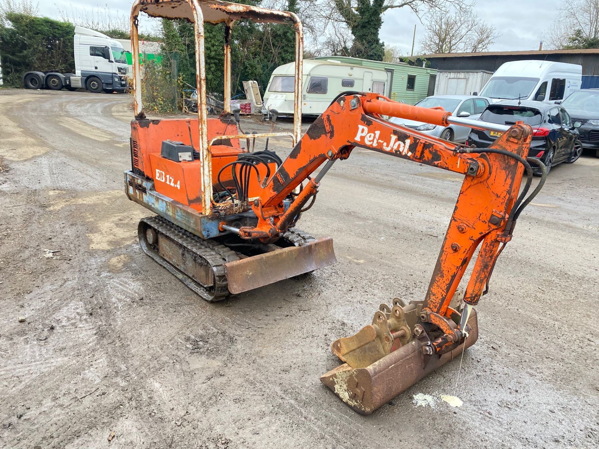 PEL JOB 1.5 TON MINI DIGGER, STARTS AND RUNS WELL, ALL OPERATIONS WORK *PLUS VAT* - Image 2 of 6