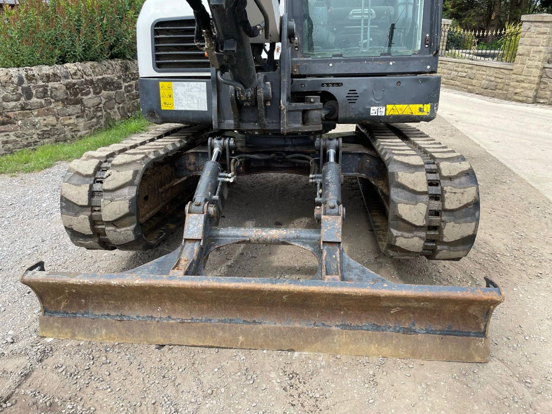 2013 BOBCAT E80 8 TON EXCAVATOR, RUNS DRIVES AND DIGS WELL, SHOWING A GENUINE 5730 HOURS *PLUS VAT* - Image 9 of 21