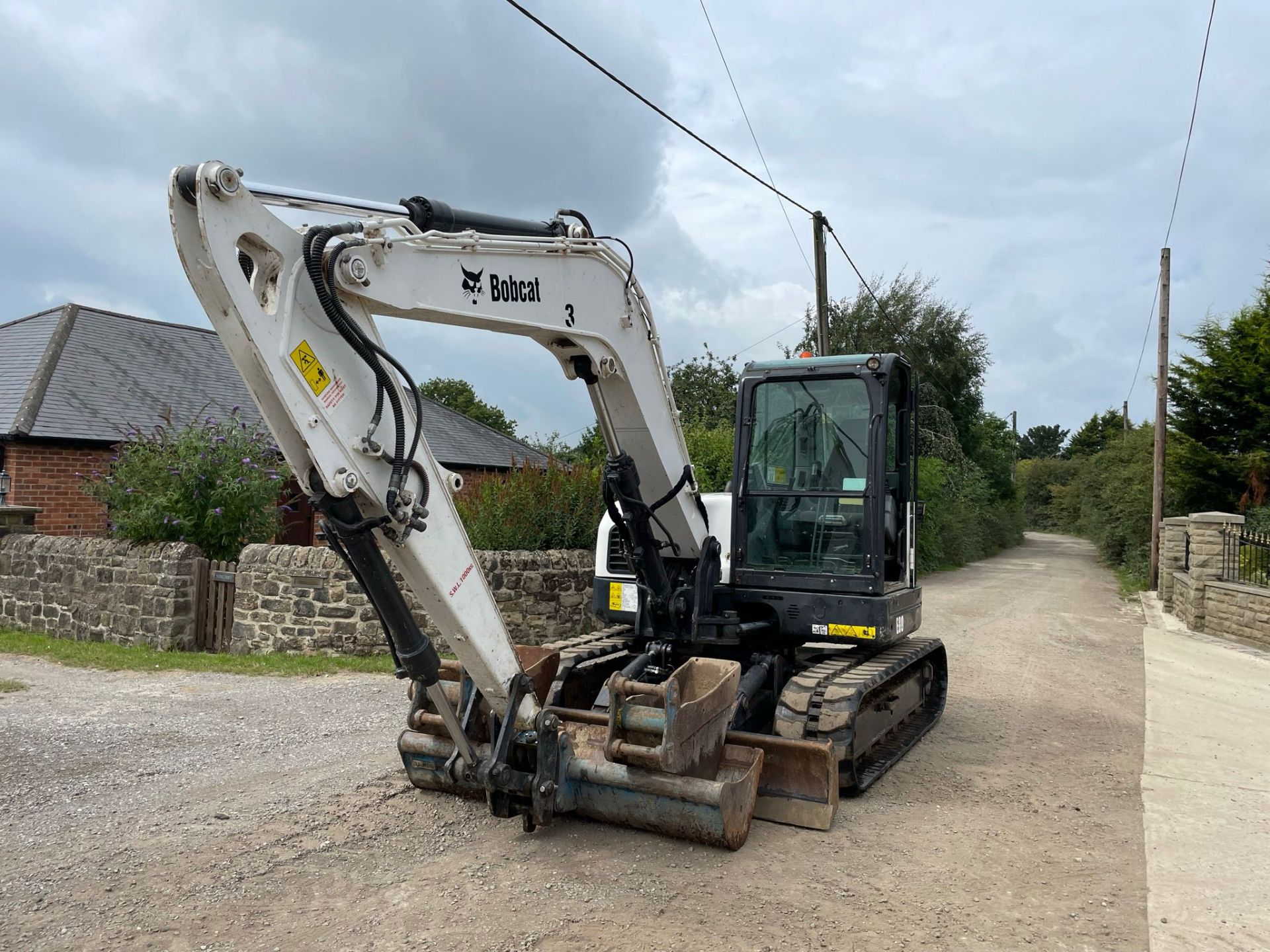 2013 BOBCAT E80 8 TON EXCAVATOR, RUNS DRIVES AND DIGS WELL, SHOWING A GENUINE 5730 HOURS *PLUS VAT* - Image 2 of 21