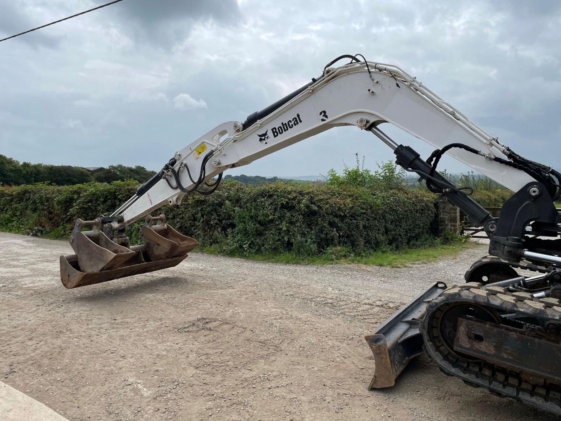 2013 BOBCAT E80 8 TON EXCAVATOR, RUNS DRIVES AND DIGS WELL, SHOWING A GENUINE 5730 HOURS *PLUS VAT* - Image 8 of 21