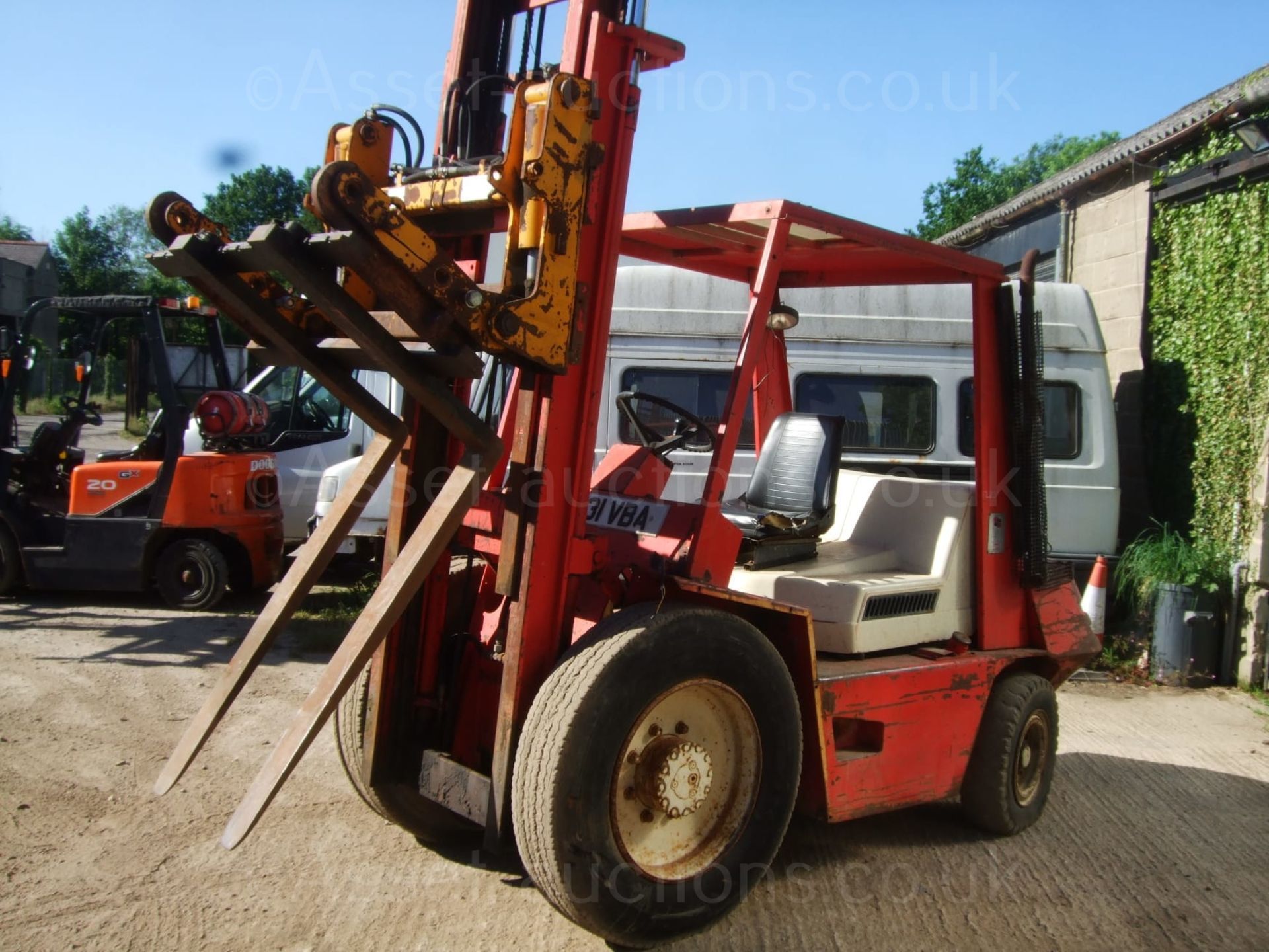 MANITOU MCE 30H 3 TON DIESEL FORKLIFT, 7329 HOURS, TIPPING HEADSTOCK, IN WORKING ORDER *PLUS VAT* - Image 3 of 4