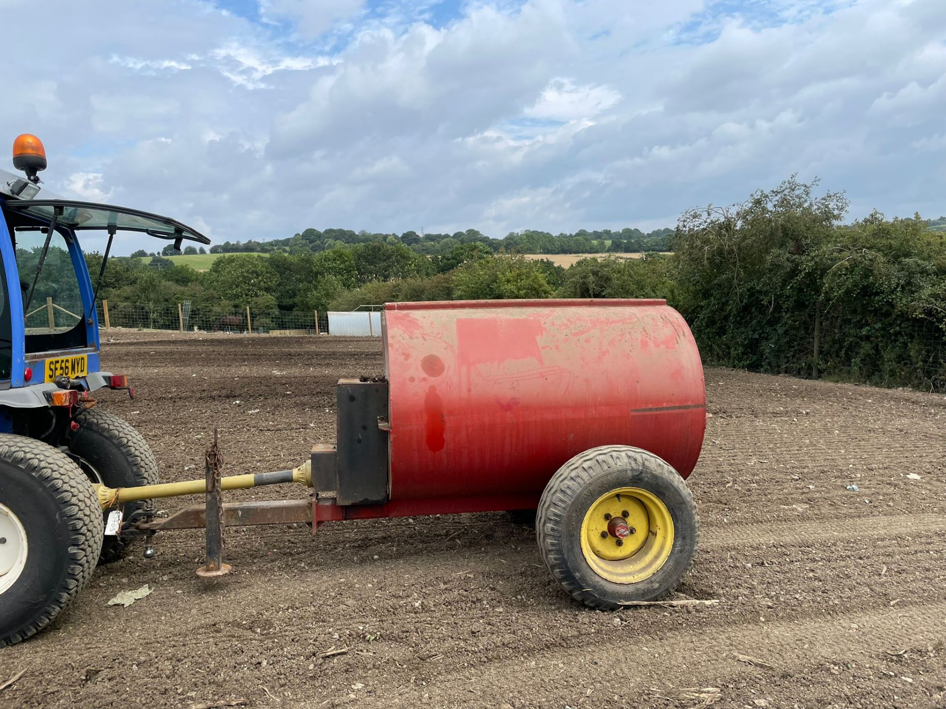 BSG COMPACT TRACTOR MUCK SPREADER, STILL IN WEEKLY USE *NO VAT* - Image 2 of 6
