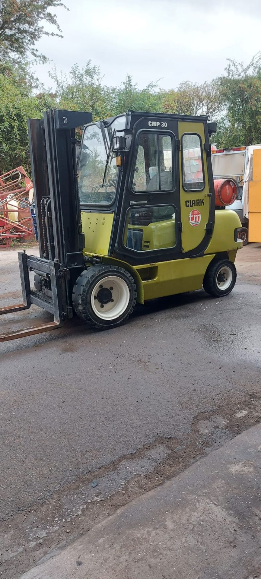 3 TON CLARK CMP30 FORKLIFT, 7031 HOURS, GAS BOTTLE NOT INCLUDED *PLUS VAT* - Image 5 of 6