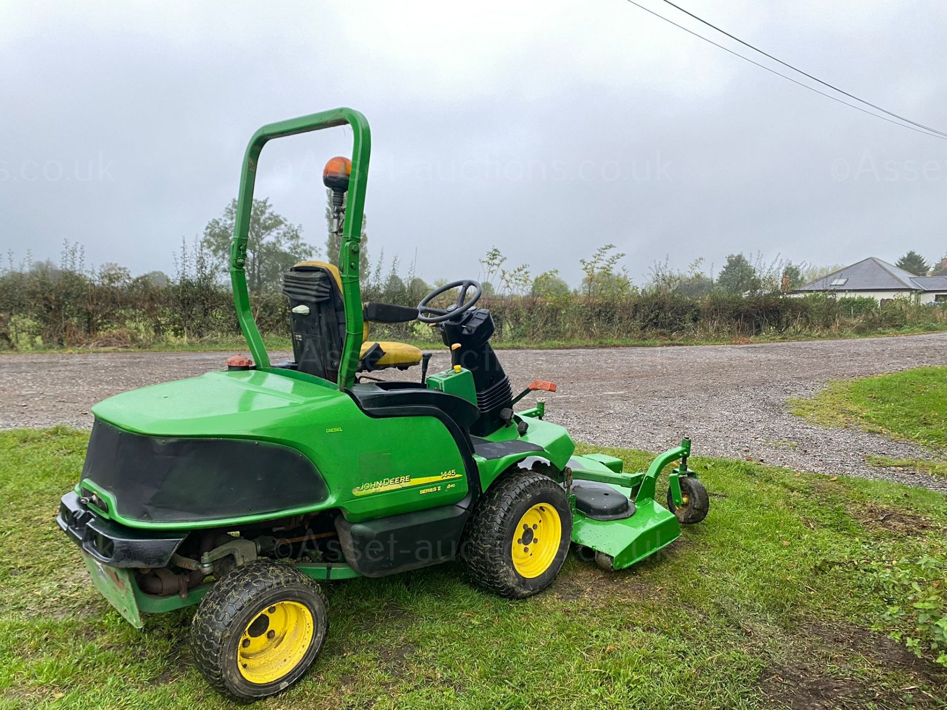 JOHN DEERE 1445 RIDE ON LAWN MOWER, RUNS WORKS AND CUTS, 4 WHEEL DRIVE *PLUS VAT* - Image 3 of 5