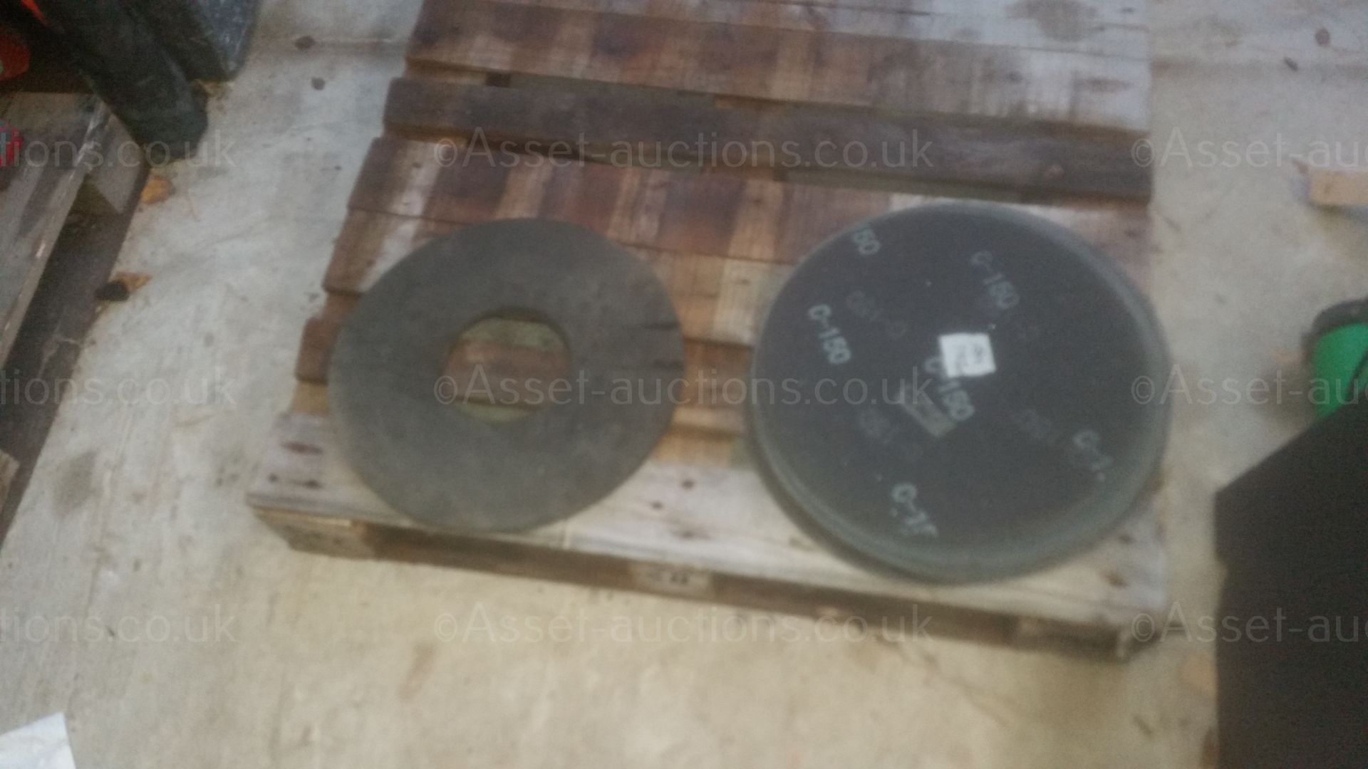 PALLET OF FLOOR SRUBBER ATTACMENTS, BUFFING PADS, SANDING DISCS, BRUSHES, HENRY VACUUM SPARES ETC - Image 11 of 22