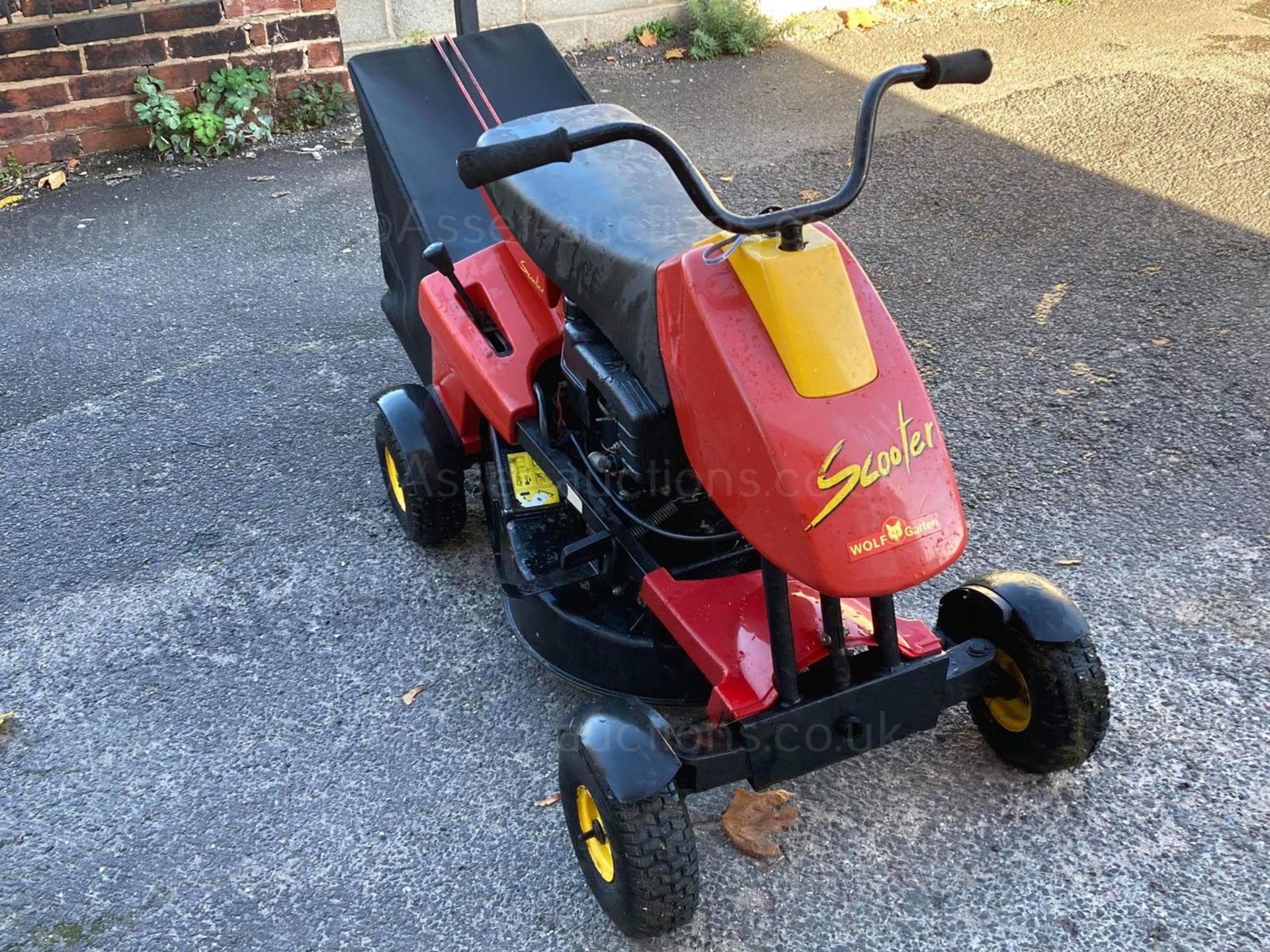 WOLF GARTEN SCOOTER RIDE ON MOWER, RUNS DRIVES AND CUTS, GOOD SOLID DECK *NO VAT*