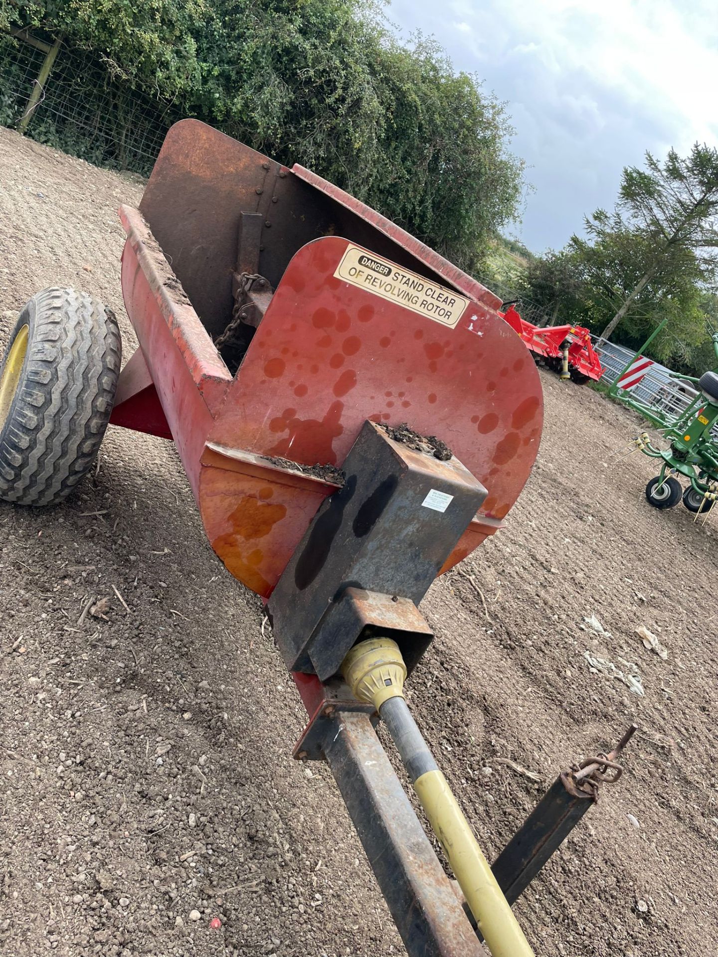 BSG COMPACT TRACTOR MUCK SPREADER, STILL IN WEEKLY USE *NO VAT* - Image 5 of 6