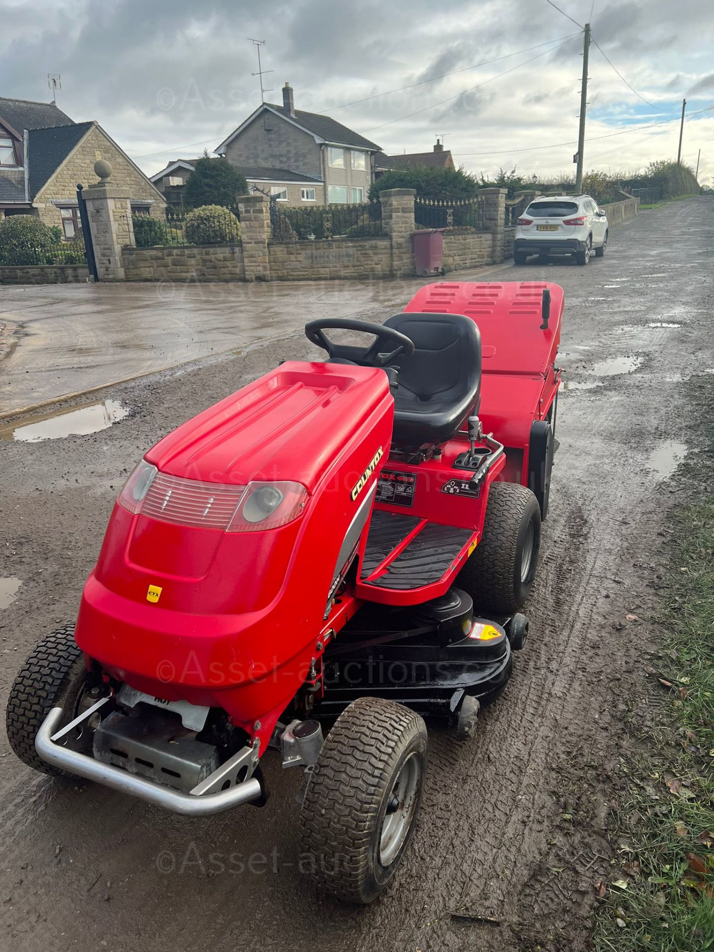 COUNTAX C600H 4 WHEEL DRIVE RIDE ON LAWN MOWER, RUNS WORKS AND CUTS, 4 WHEEL DRIVE *NO VAT* - Image 2 of 7