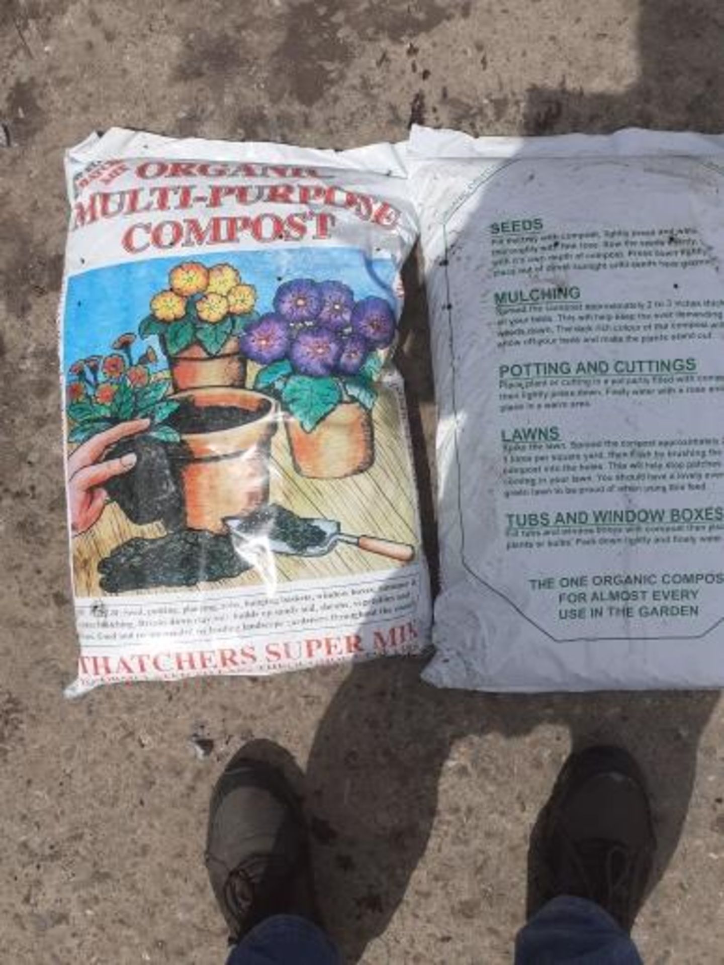 1 PALLET OF TOP GRADE COMPOST, EACH BAG CONTAINS 40 LITRES, 75 BAGS PER PALLET, APPROX WEIGHT 800kg - Image 5 of 5