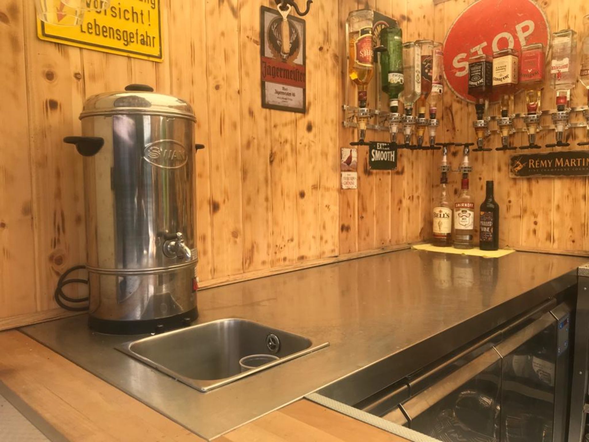 MOBILE BAR IN FULL WORKING ORDER, WILL SERVE 100+ GUESTS, FIRDGES, PUMPS, MINT CONDITION *NO VAT* - Image 7 of 13