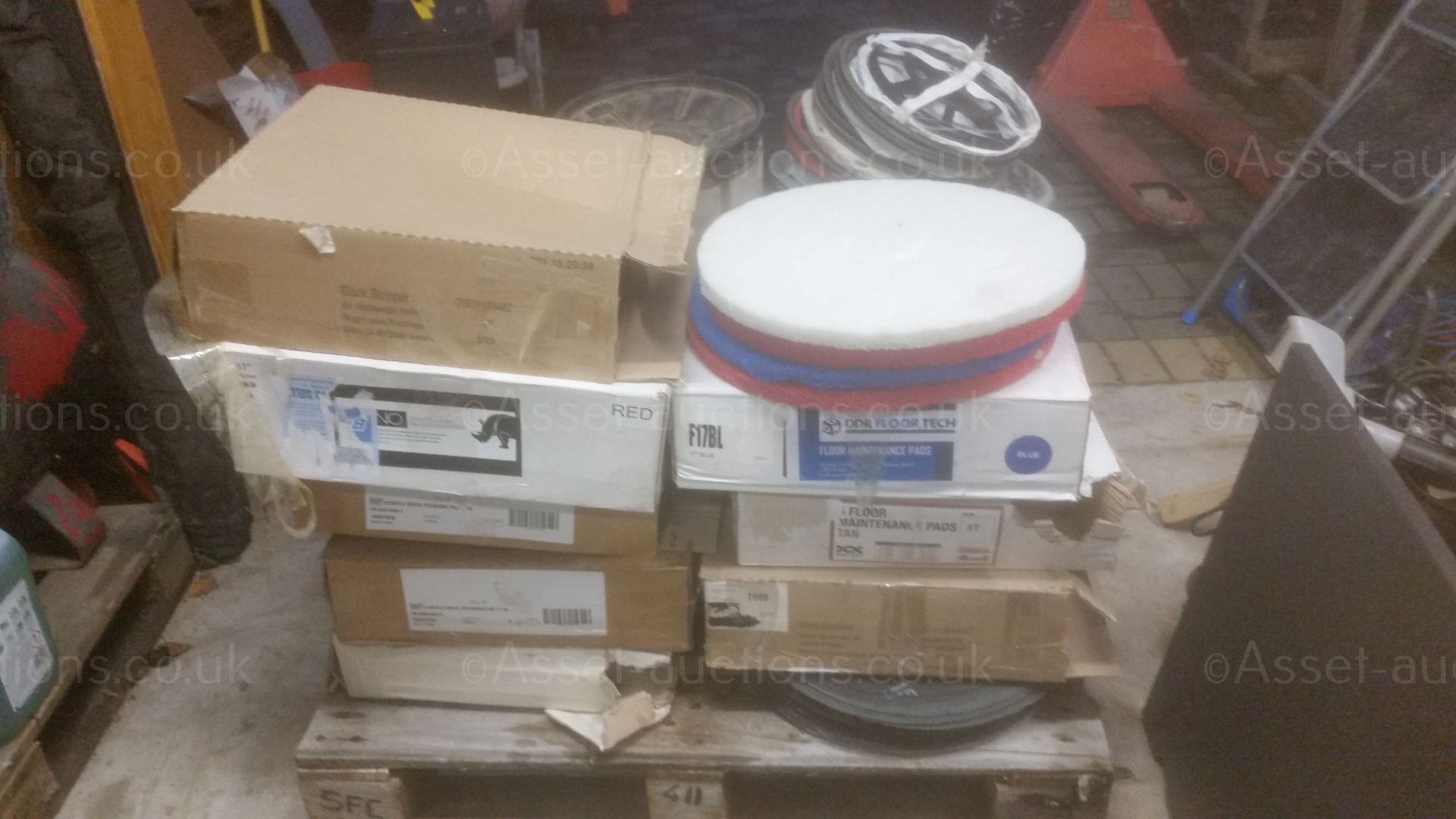 PALLET OF FLOOR SRUBBER ATTACMENTS, BUFFING PADS, SANDING DISCS, BRUSHES, HENRY VACUUM SPARES ETC - Image 2 of 22