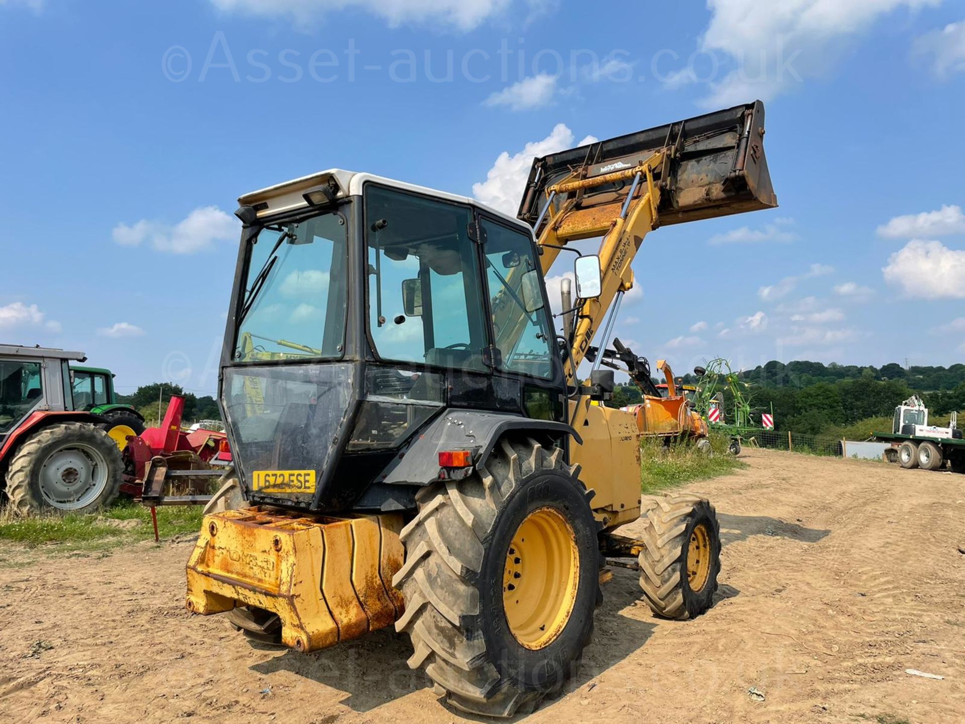 FORD 655D WHEEL DIGGER, RUNS DRIVES AND LIFTS, ROAD REGISTERED, FULLY GLASS CAB *PLUS VAT* - Image 14 of 28