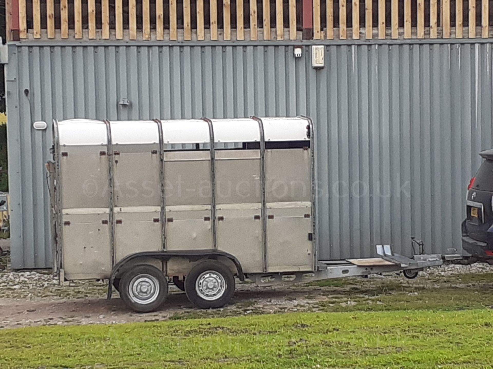 IFOR WILLIAMS 10ft LIVESTOCK CATTLE TRAILER, COMPLETE WITH CART RACK CARRIER *NO VAT* - Image 2 of 10