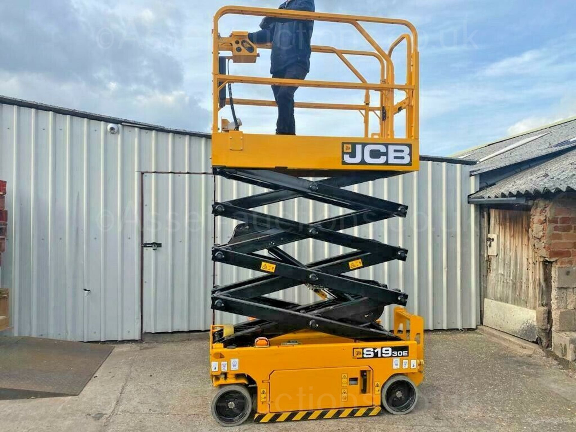 SCISSOR LIFT JCB S1930E ELECTRIC, PLATFORM HEIGHT 5.8m/ 19ft, ONLY 98.4 HOURS, YEAR 2018 *PLUS VAT* - Image 6 of 14