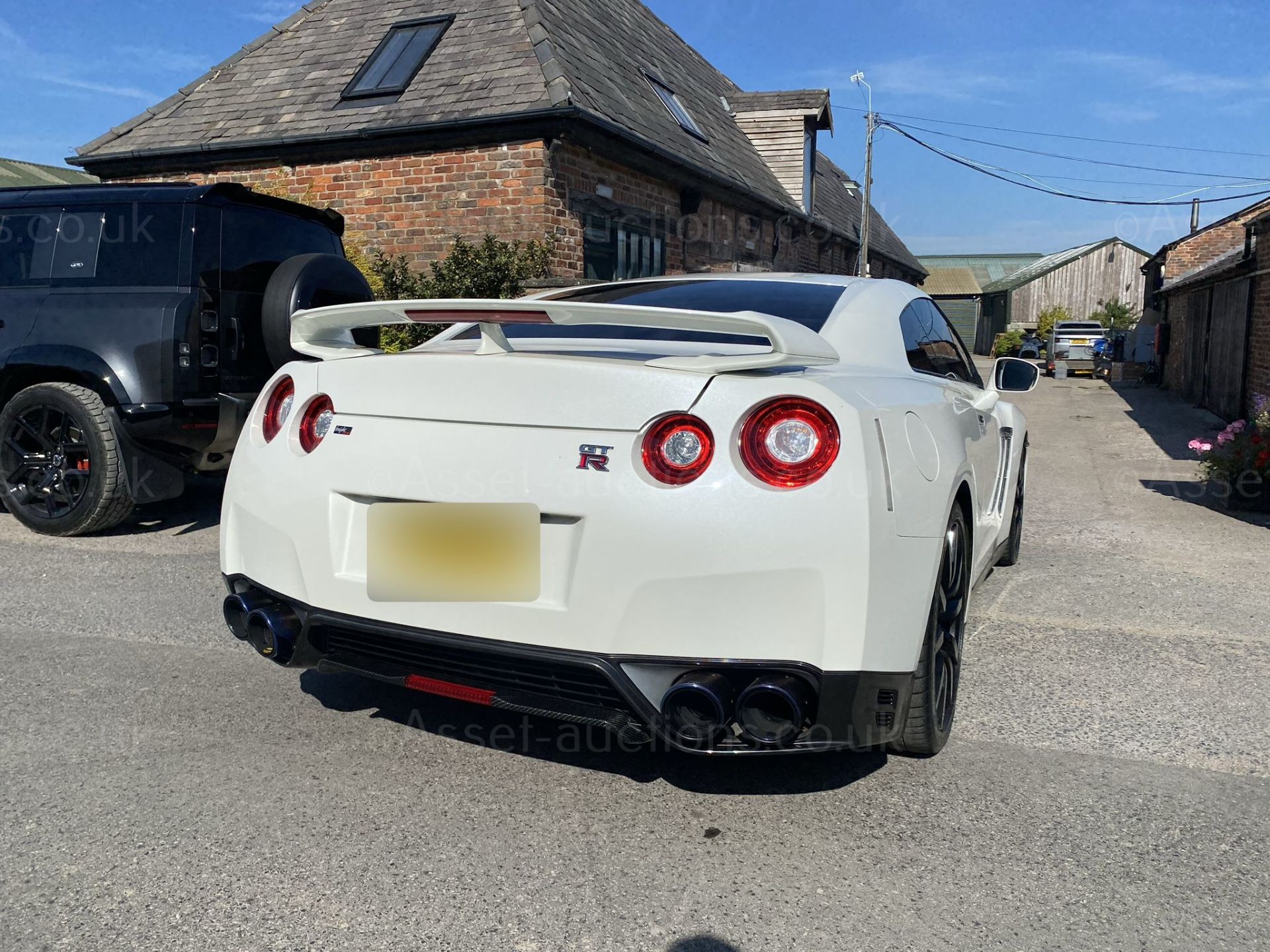 2014 (64) NISSAN R35 GTR PEARLESCENT WHITE COUPE, SHOWING 44,986 MILES *NO VAT* PICTURES TO FOLLOW - Image 9 of 36