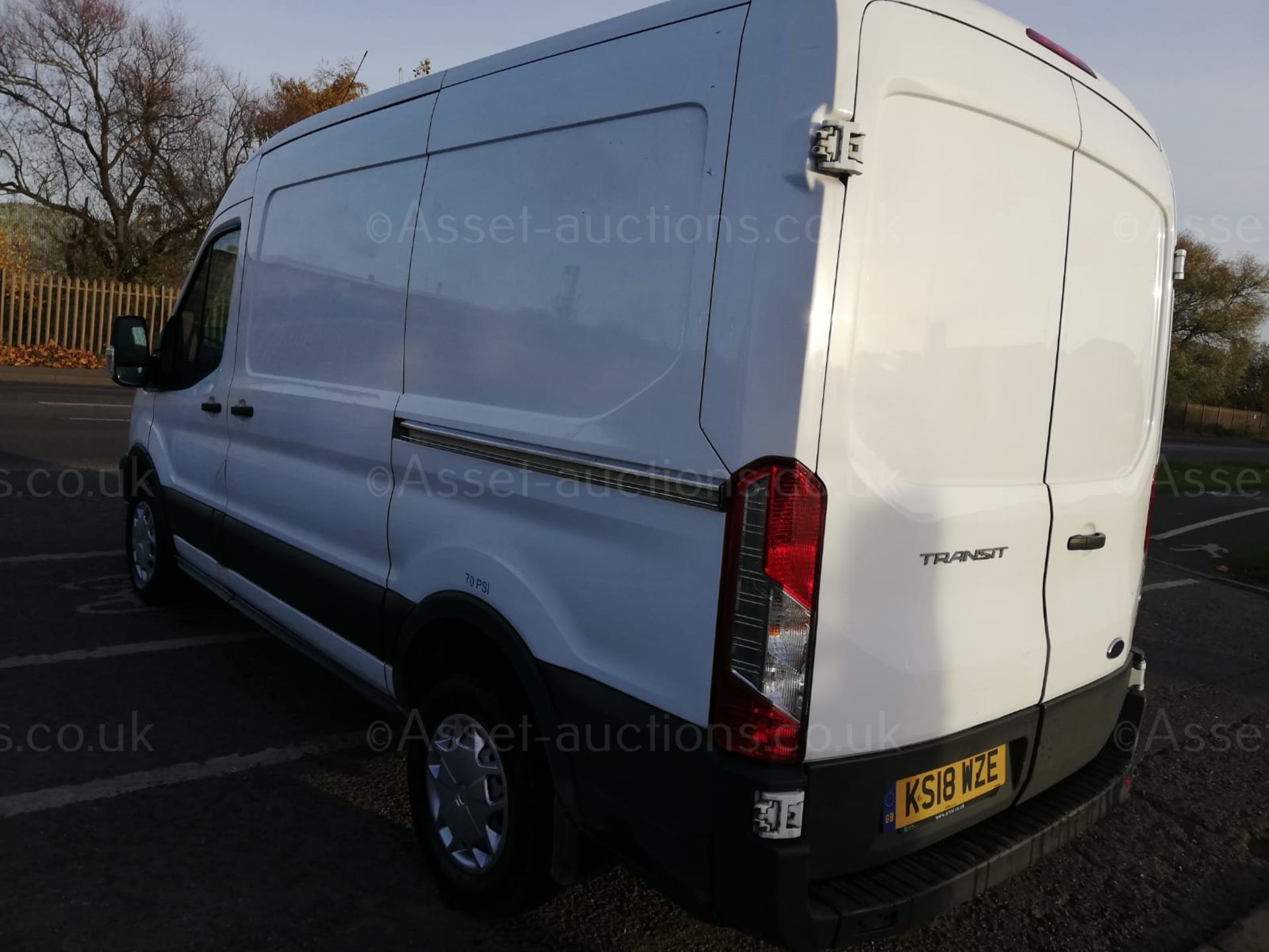 2018 FORD TRANSIT 350 FWD L2H2 WHITE PANEL VAN, 108K MILES, EURO 6, PLY LINED, 2.0 DIESEL *PLUS VAT* - Image 5 of 10