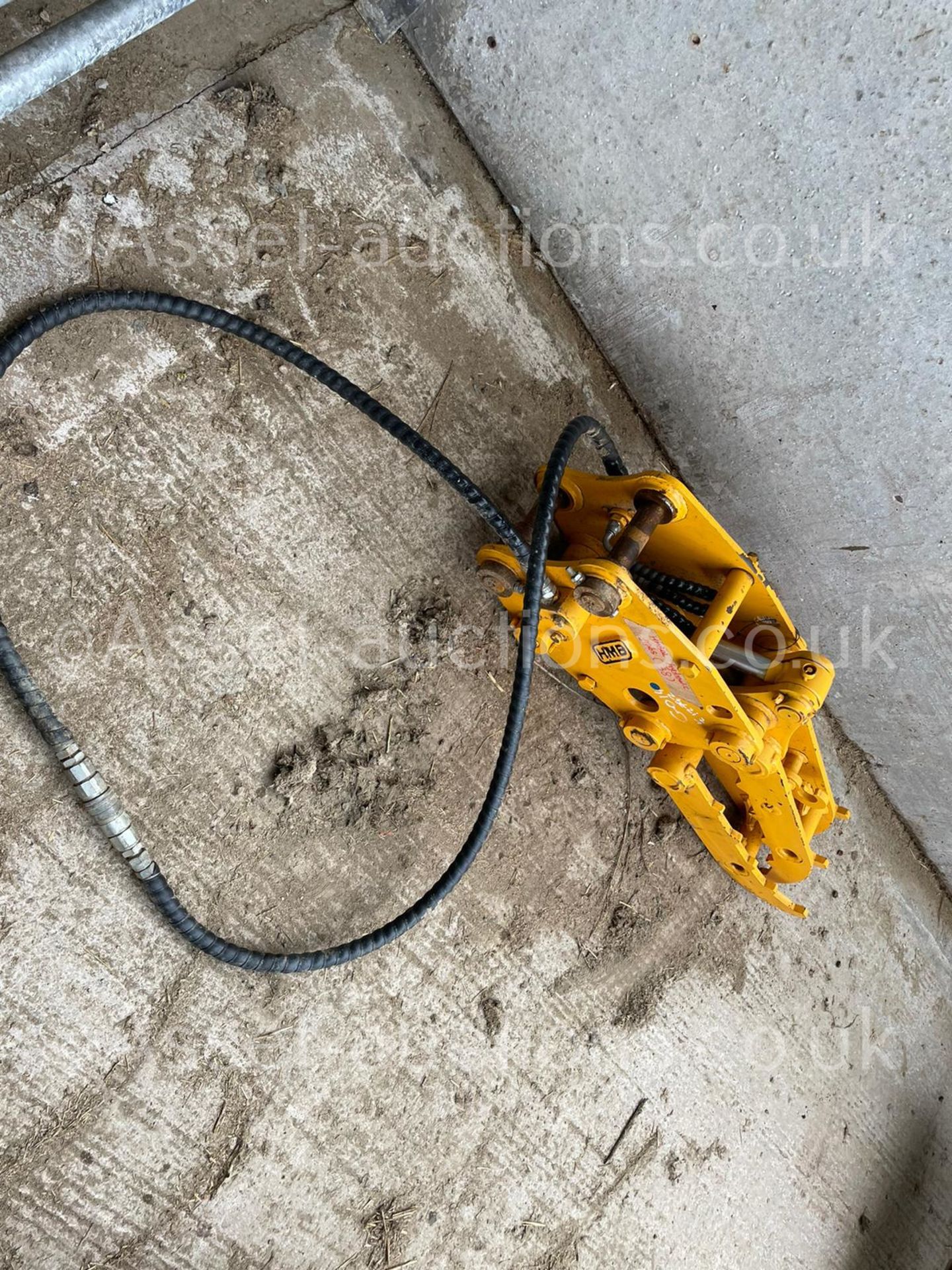 NEW AND UNUSED FINGER GRAB, HYDRAULIC DRIVEN, 35MM PINS *PLUS VAT* - Image 11 of 12