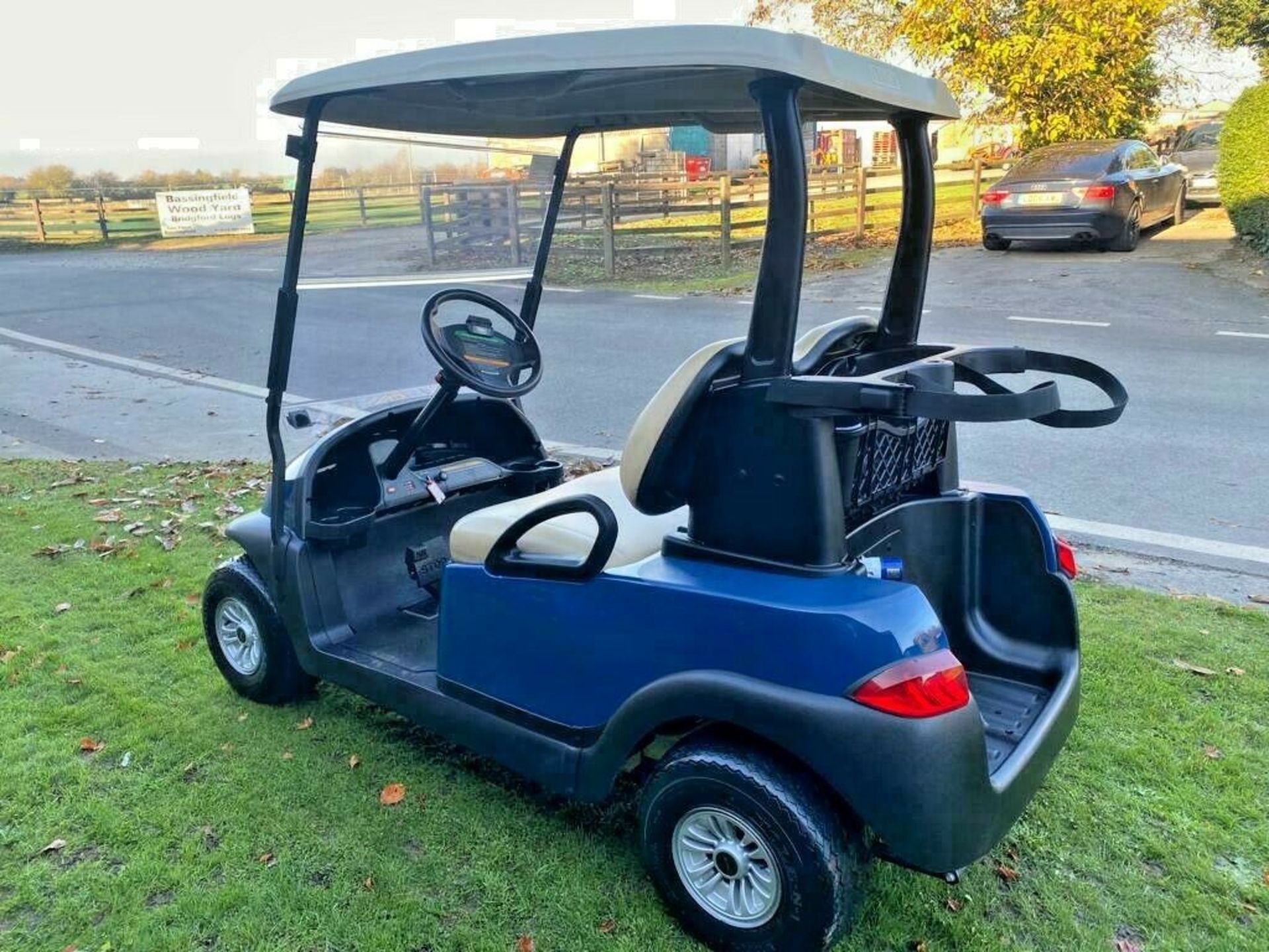 GOLF BUGGY CLUB CAR 2 SEATER, YEAR 2016, EXCELLENT CONDITION, ON BOARD CHARGER *PLUS VAT* - Image 4 of 7