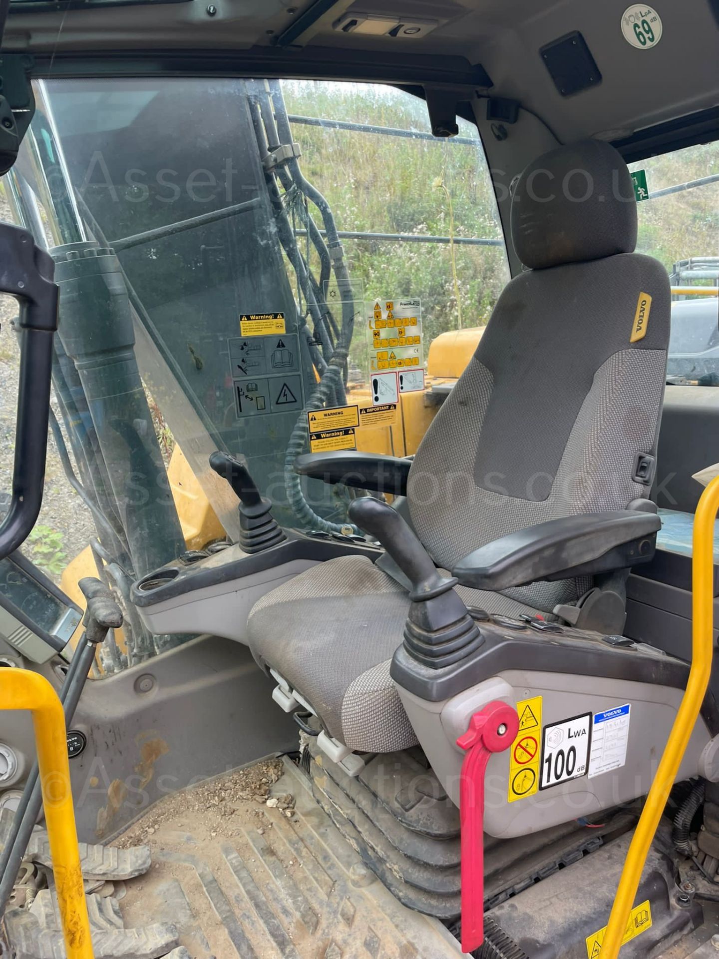 2014 VOLVO EC140DL 14 TON STEEL TRACKED EXCAVATOR, RUNS DRIVES AND DIGS, FULLY GLASS CAB *PLUS VAT* - Image 14 of 14